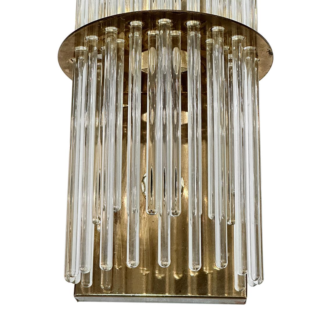 Applique italienne à une seule tige de verre, datant des années 1960.

Mesures :
Hauteur : 18