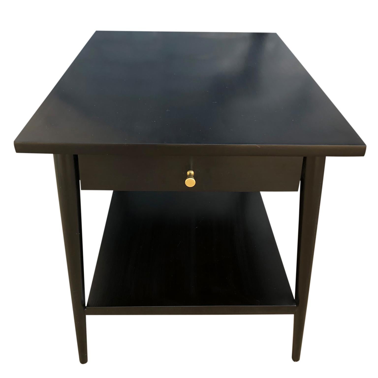 Beautiful single Paul McCobb Planner Group #1587 maple low nightstand lamp end sofa table single drawer Planner Group brass knob in new black lacquer finish. Very delicate designed single side table with tapered legs, lower shelf for extra storage,