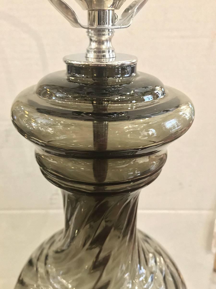 Single Midcentury Table Lamp In Good Condition For Sale In New York, NY