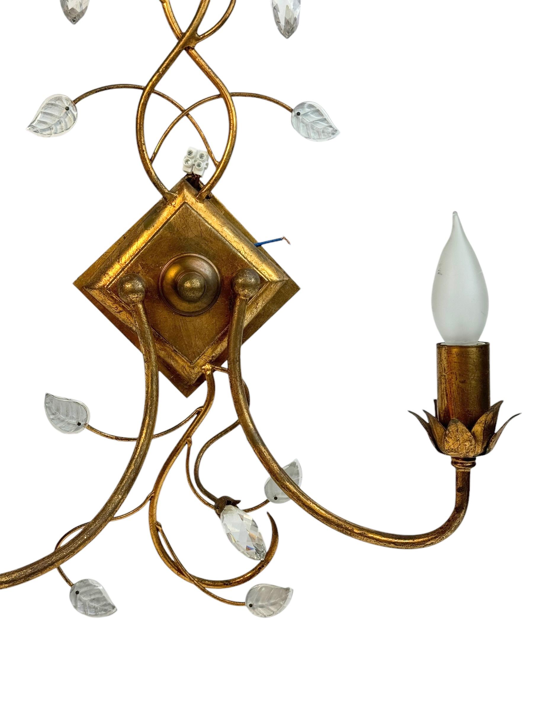 Einzelner monumentaler italienischer Kristall- und Blatt-Wandleuchter mit 2 Lichtern von Banci Florence 1980er Jahre (Hollywood Regency) im Angebot