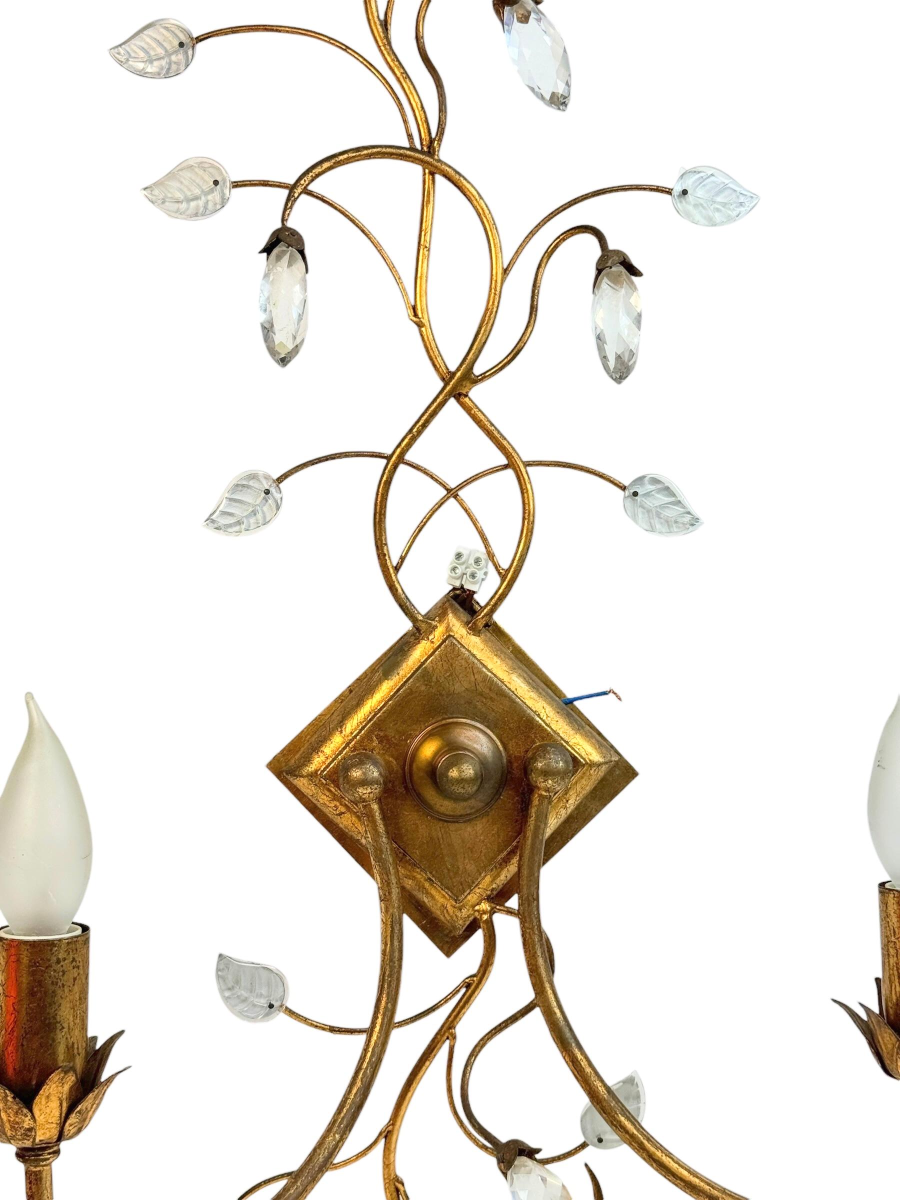 Einzelner monumentaler italienischer Kristall- und Blatt-Wandleuchter mit 2 Lichtern von Banci Florence 1980er Jahre (Italienisch) im Angebot