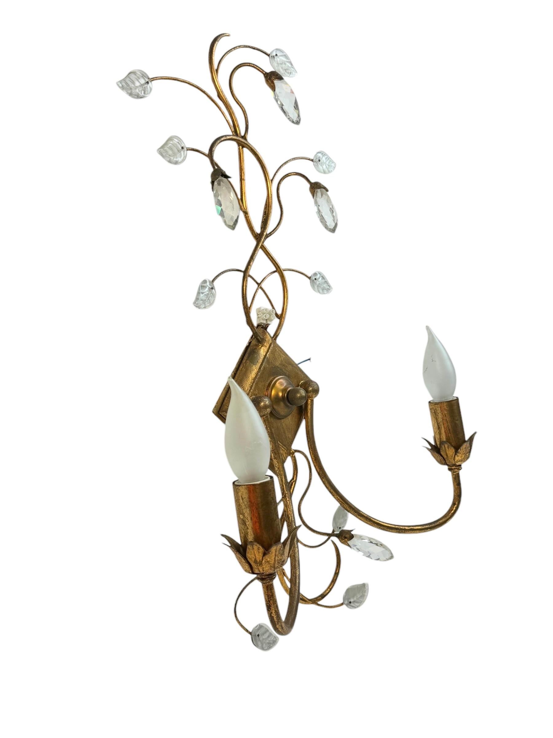 Einzelner monumentaler italienischer Kristall- und Blatt-Wandleuchter mit 2 Lichtern von Banci Florence 1980er Jahre (Ende des 20. Jahrhunderts) im Angebot