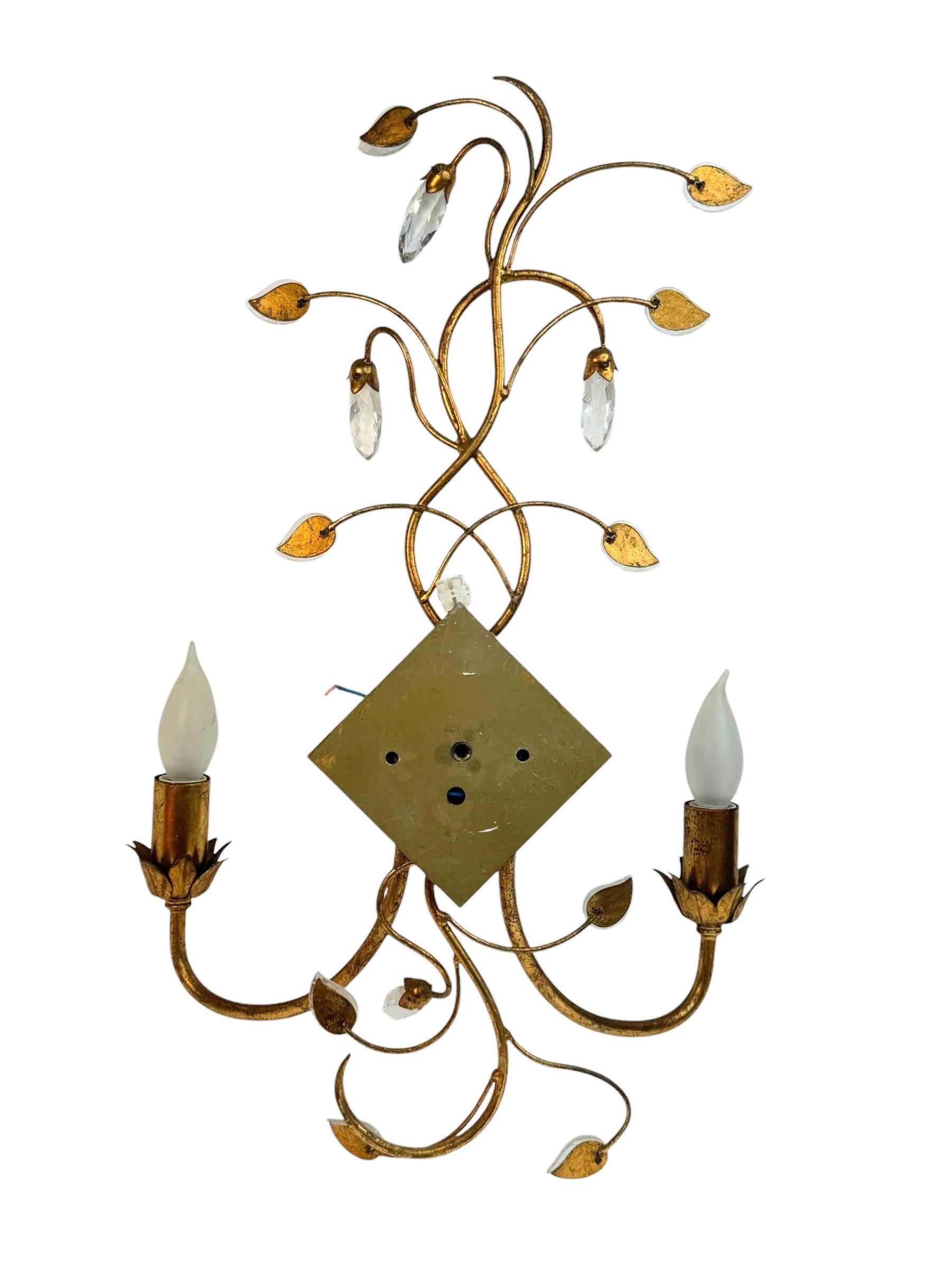 Einzelner monumentaler italienischer Kristall- und Blatt-Wandleuchter mit 2 Lichtern von Banci Florence 1980er Jahre (Metall) im Angebot