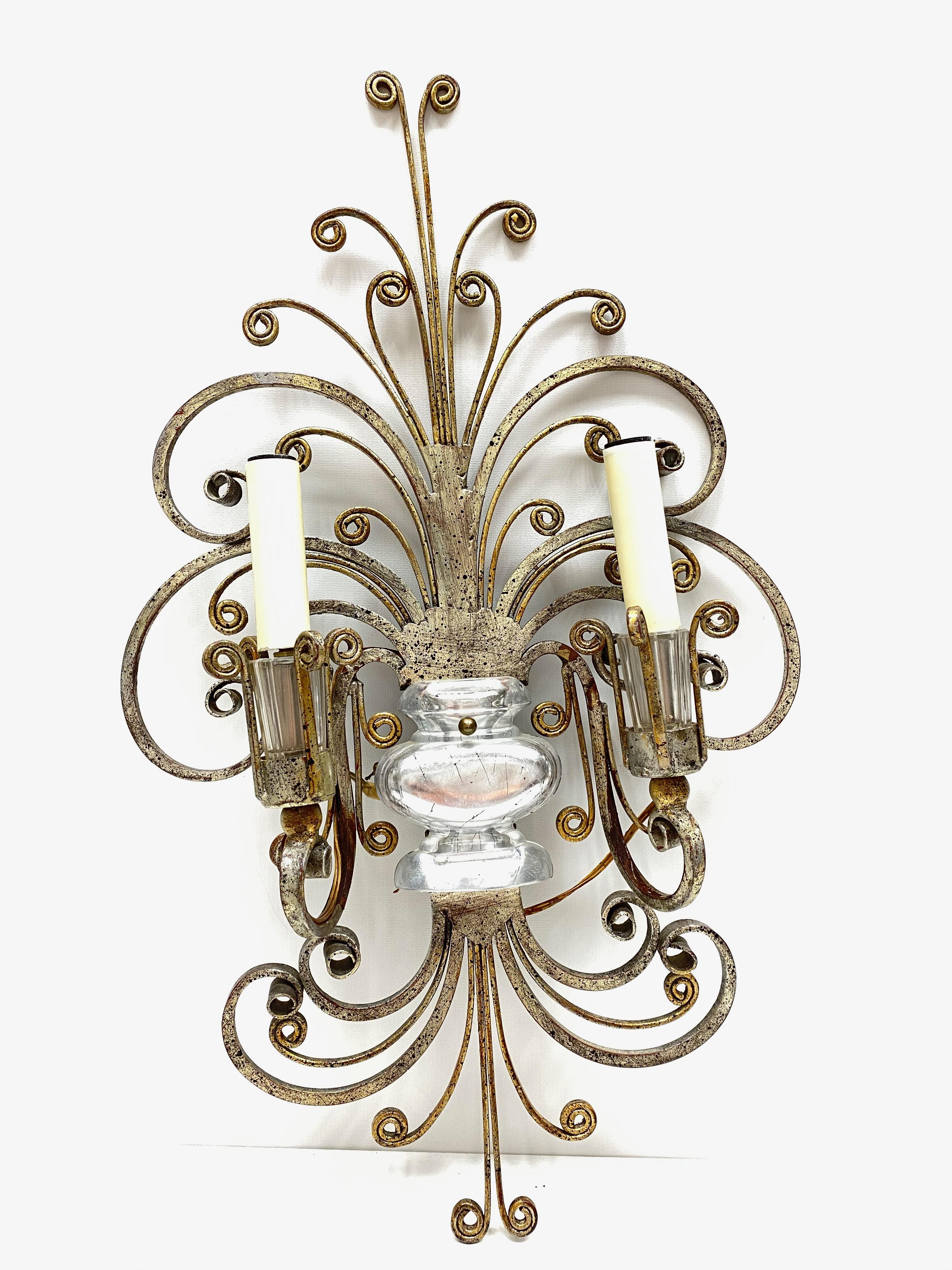 A single silver and gilded tone iron floral sconce by Banci Firenze with crystal urn motif, socket cover also made of crystal glass. The fixture requires two European E14 candelabra bulbs, each bulb up to 40 watts. The wall light has a beautiful