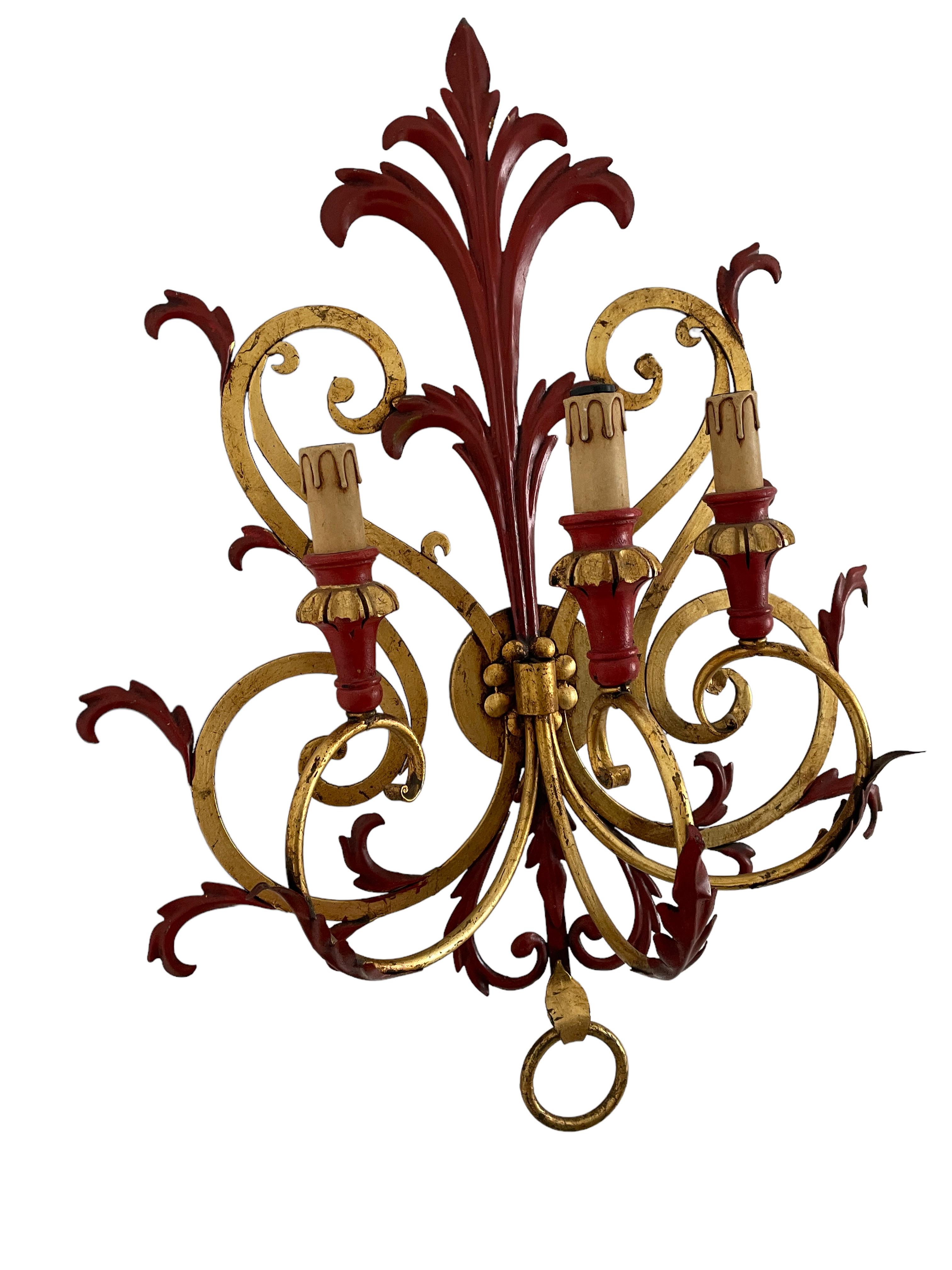 Single Monumental Tole Toleware Italian Red & Gilded 3 Light Sconce, Italy 1960s In Good Condition For Sale In Nuernberg, DE