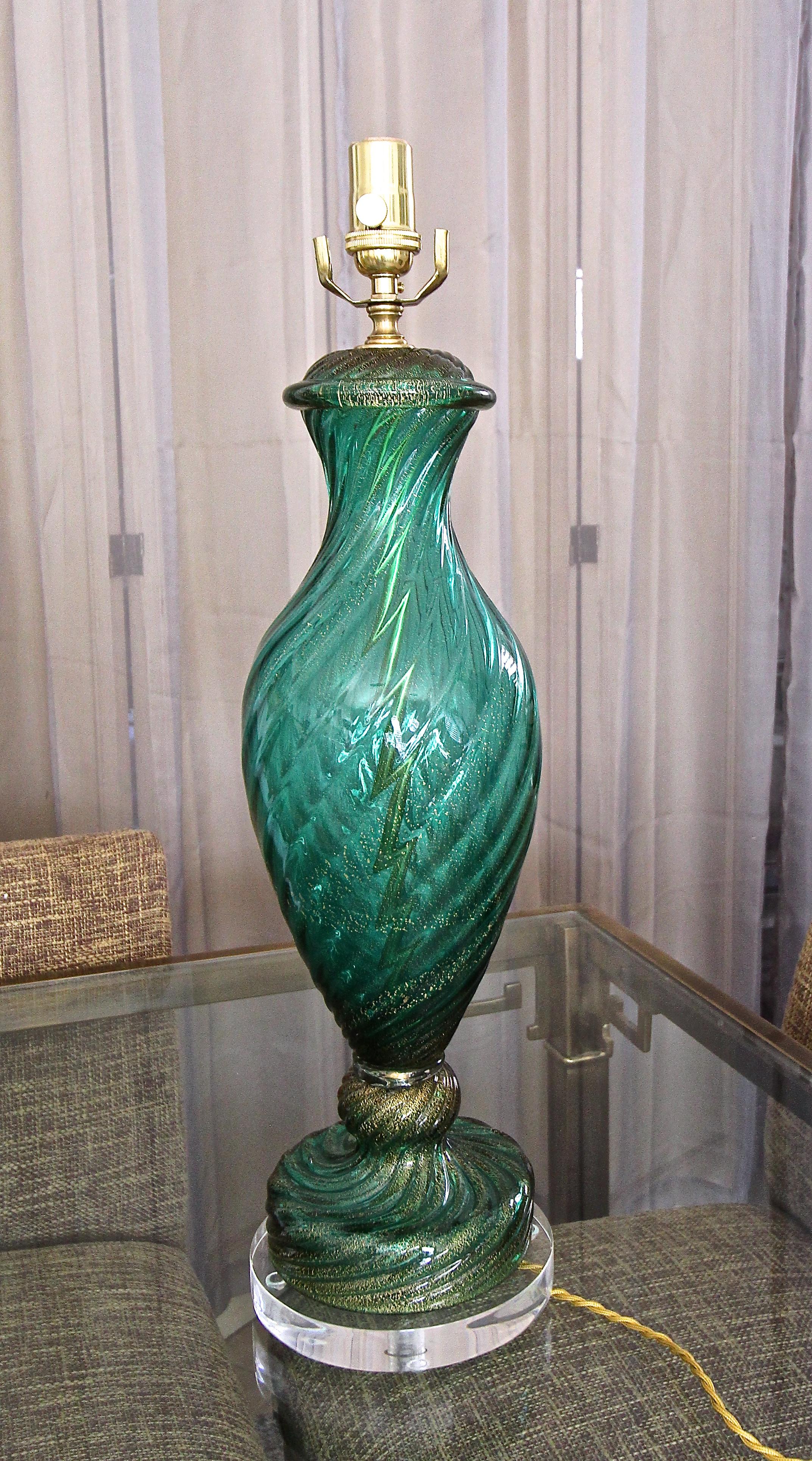 Italian Single Murano Barovier Emerald Green and Gold Glass Table Lamp For Sale
