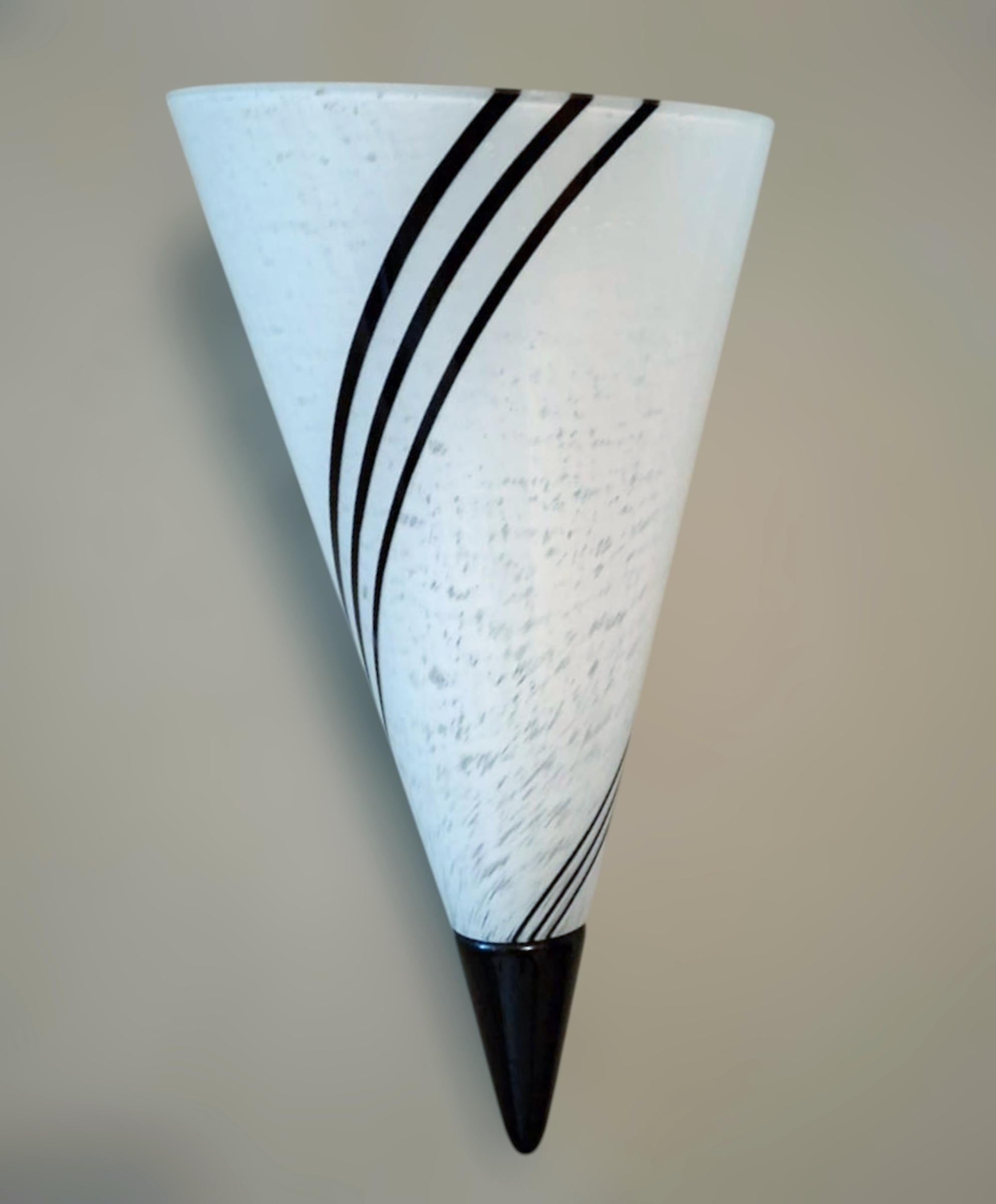Lámpara Cono de Murano en Bueno estado para la venta en Los Angeles, CA