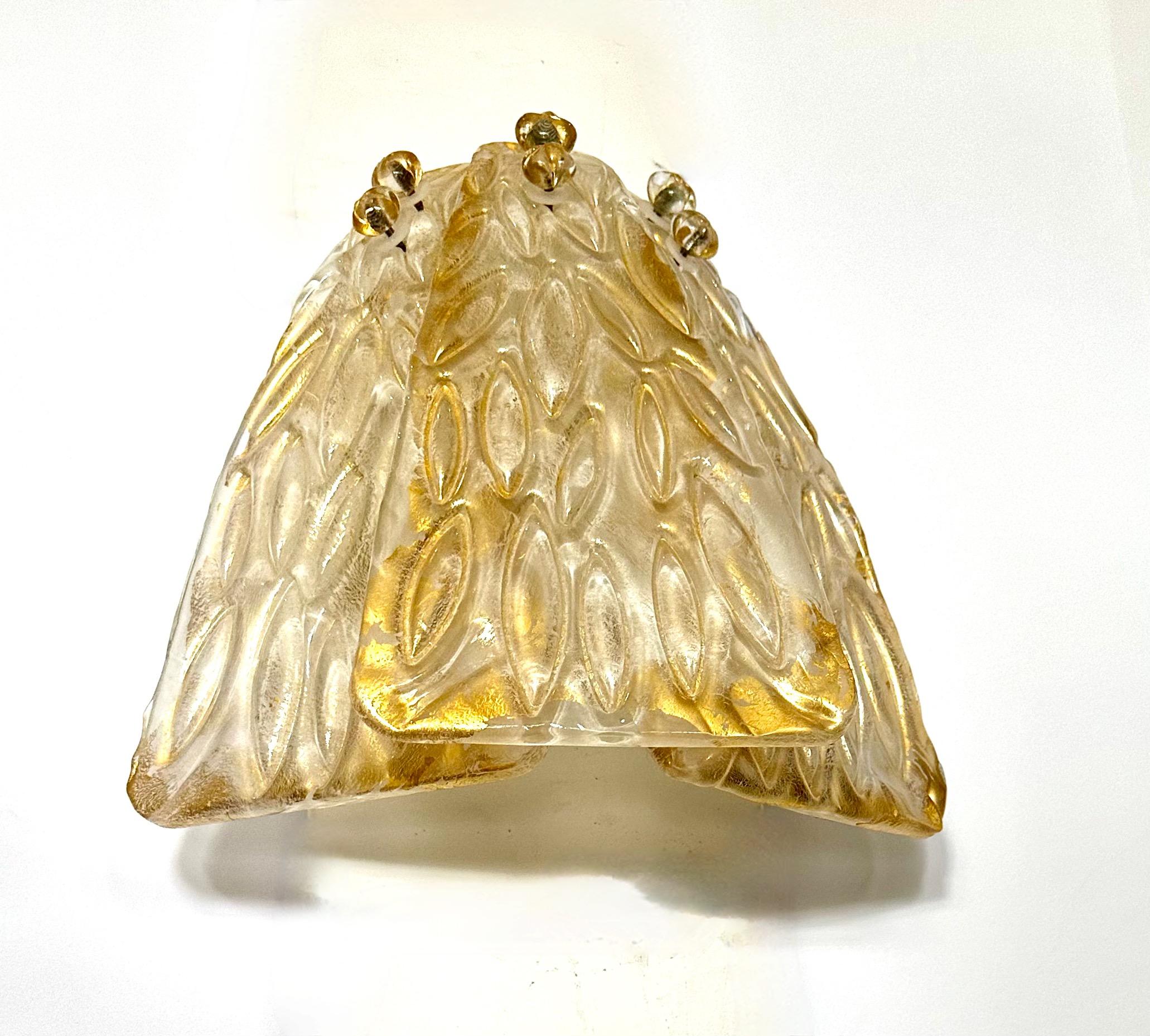 Italiano Applique singola in vetro di Murano trasparente e foglia d'oro in vendita