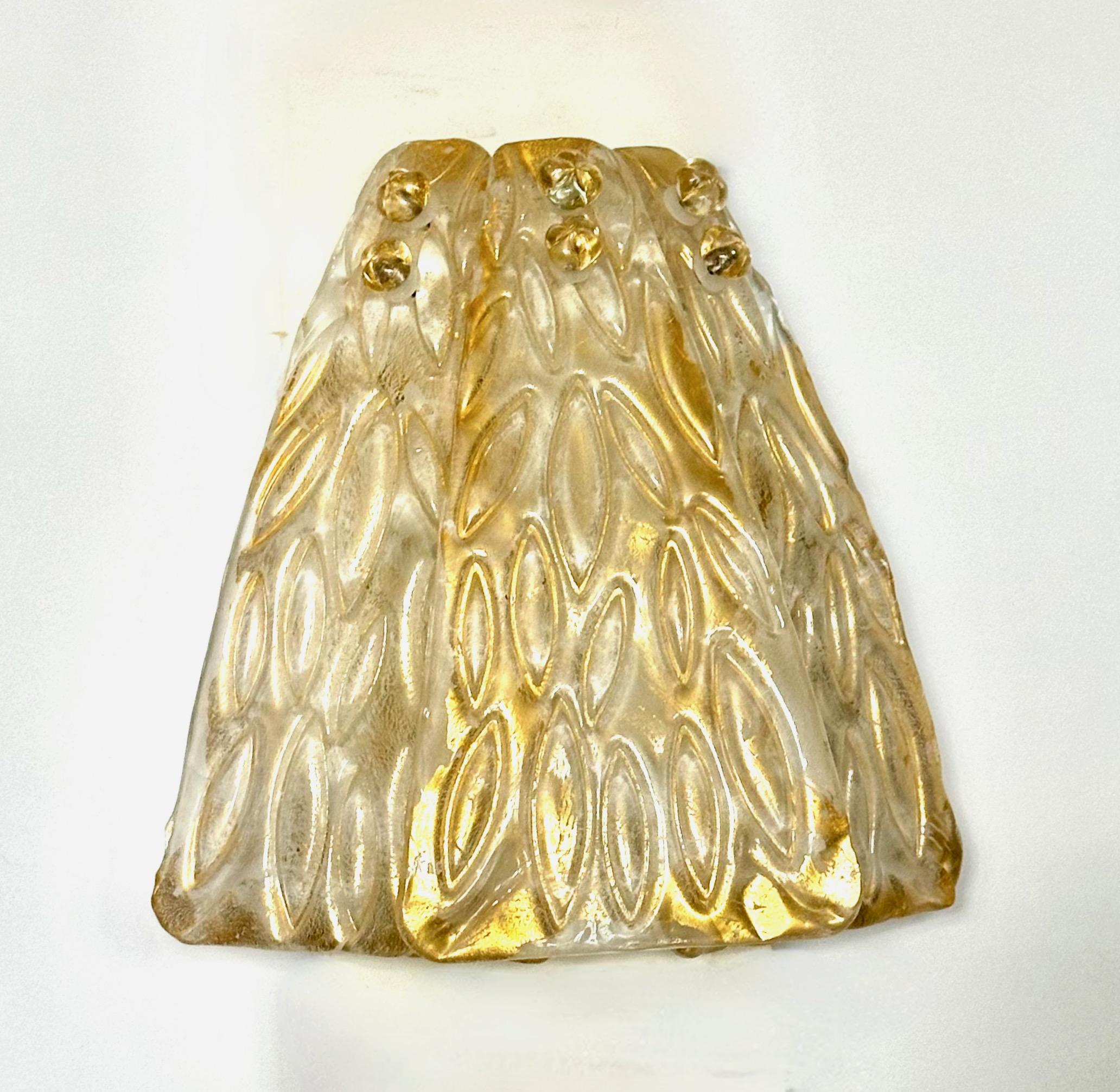 Single Murano Glass Clear & Gold Leaf Wall Sconce In Good Condition For Sale In Palm Springs, CA