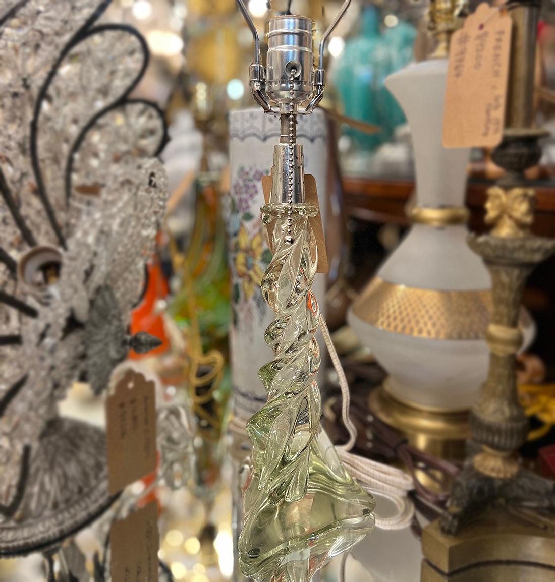 Milieu du XXe siècle Lampe de table simple en verre de Murano en vente