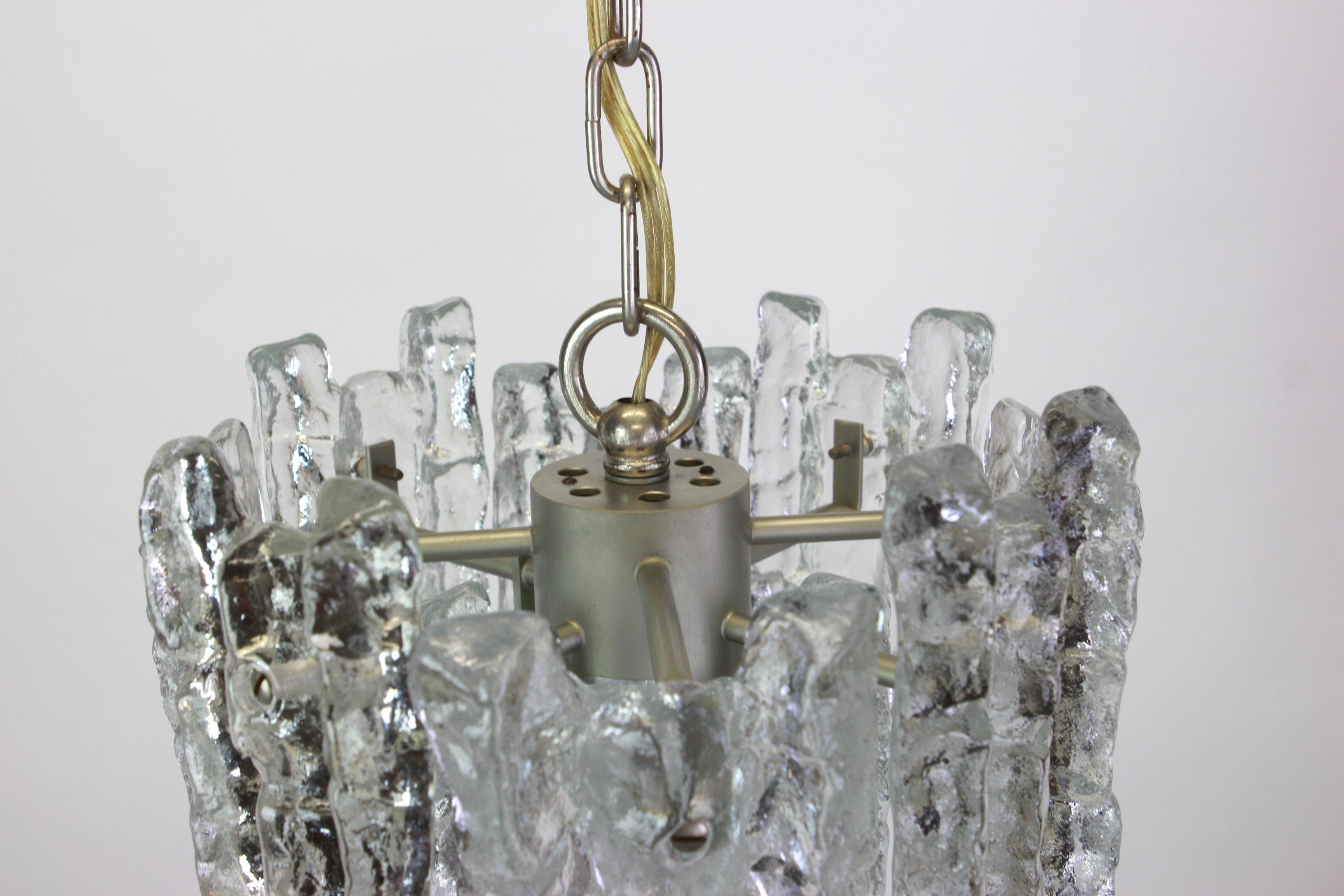 Stunning single Murano glass pendants by Kalmar, 1960s
Two tiers structure gathering 12 structured glasses, beautifully refracting the light very heavy quality.

Heavy quality and in very good condition. Cleaned and well-wired.

The fixture requires