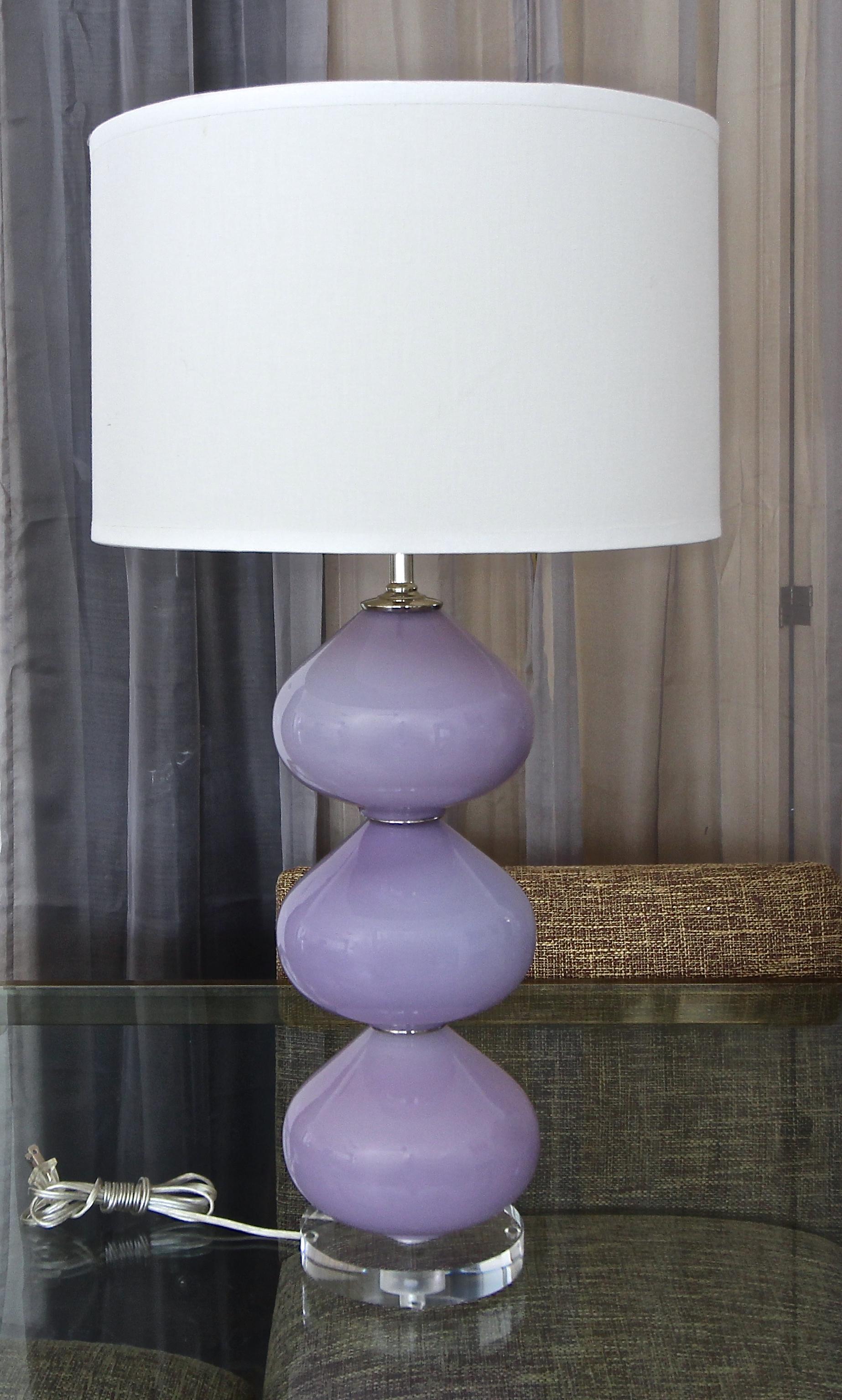 Italian blown lavender colored glass Murano table lamp with 3-stacked ball shape globes mounted on a custom acrylic base. Newly wired for US with new nickel hardware including new silver cord and 3 way socket.

Measure: Height to top of glass is