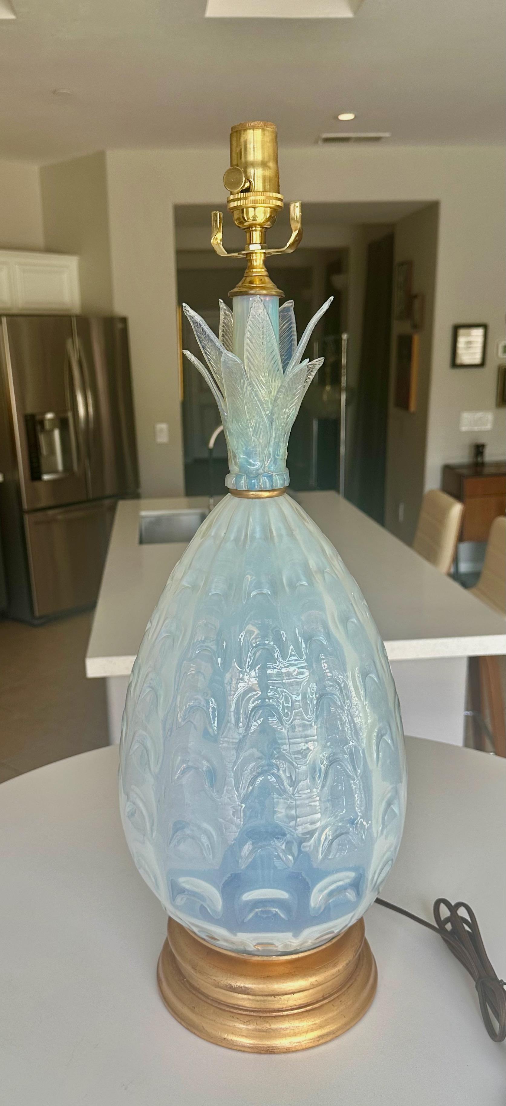 Single Murano Italian Pineapple Opalescent Table Lamp In Good Condition For Sale In Palm Springs, CA