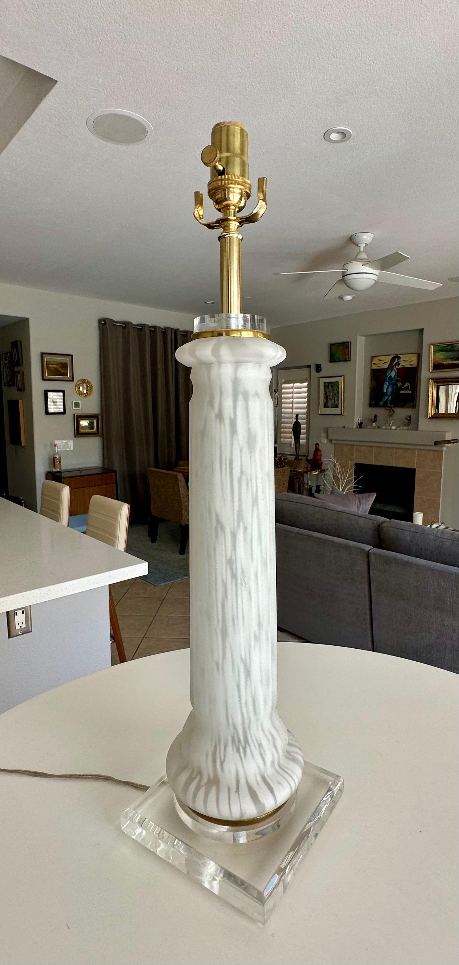 Single Murano Mazzega Splatter White & Clear Table Lamp In Good Condition For Sale In Palm Springs, CA