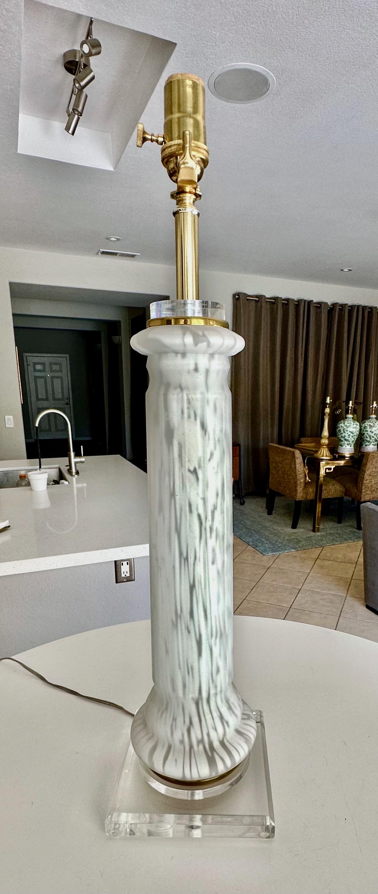 Late 20th Century Single Murano Mazzega Splatter White & Clear Table Lamp For Sale