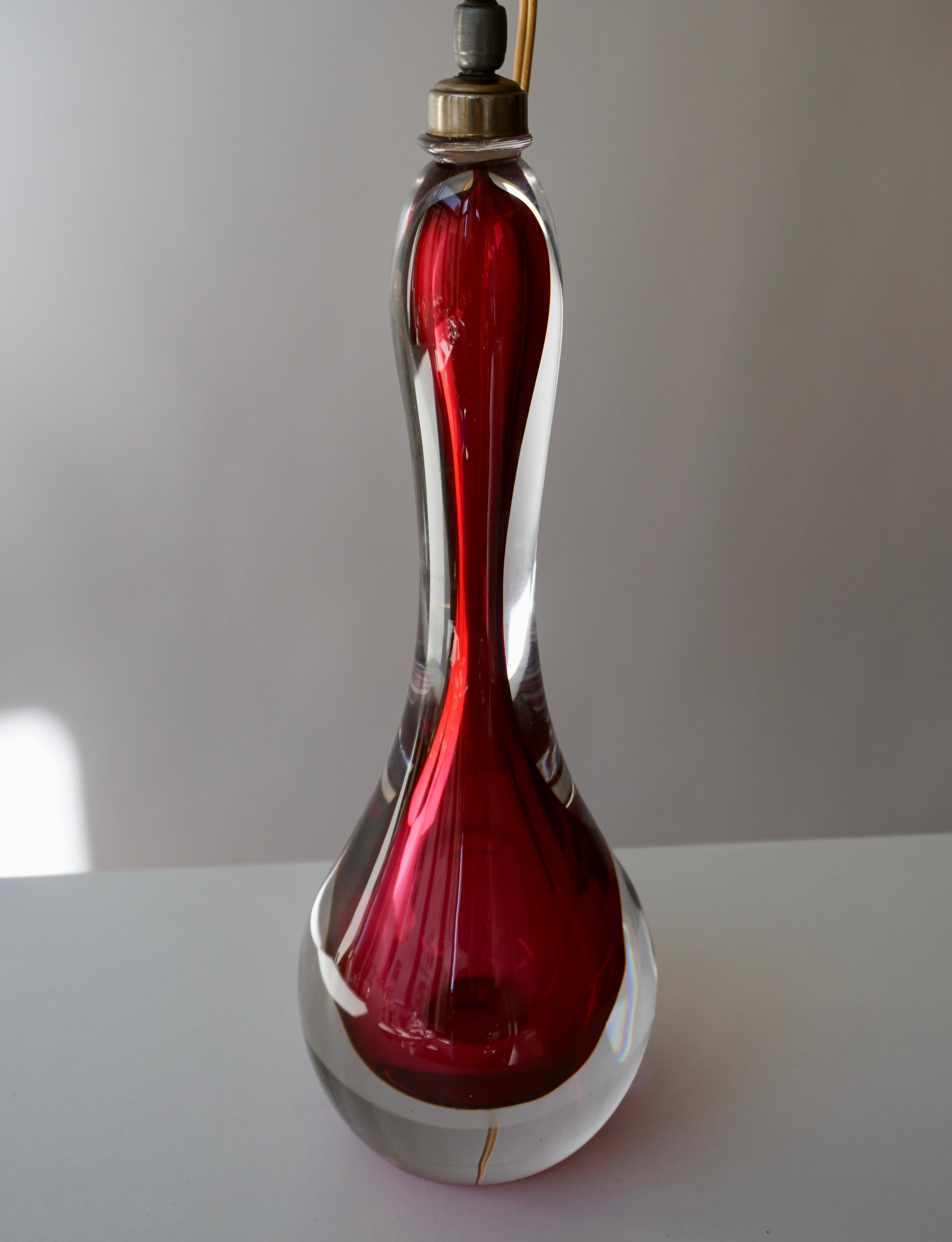 Mid-Century Modern Italian Murano Red Glass Table Lamp For Sale