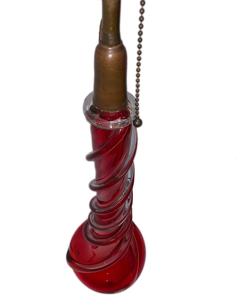 Lampe de table simple en verre de Murano rouge Bon état - En vente à New York, NY