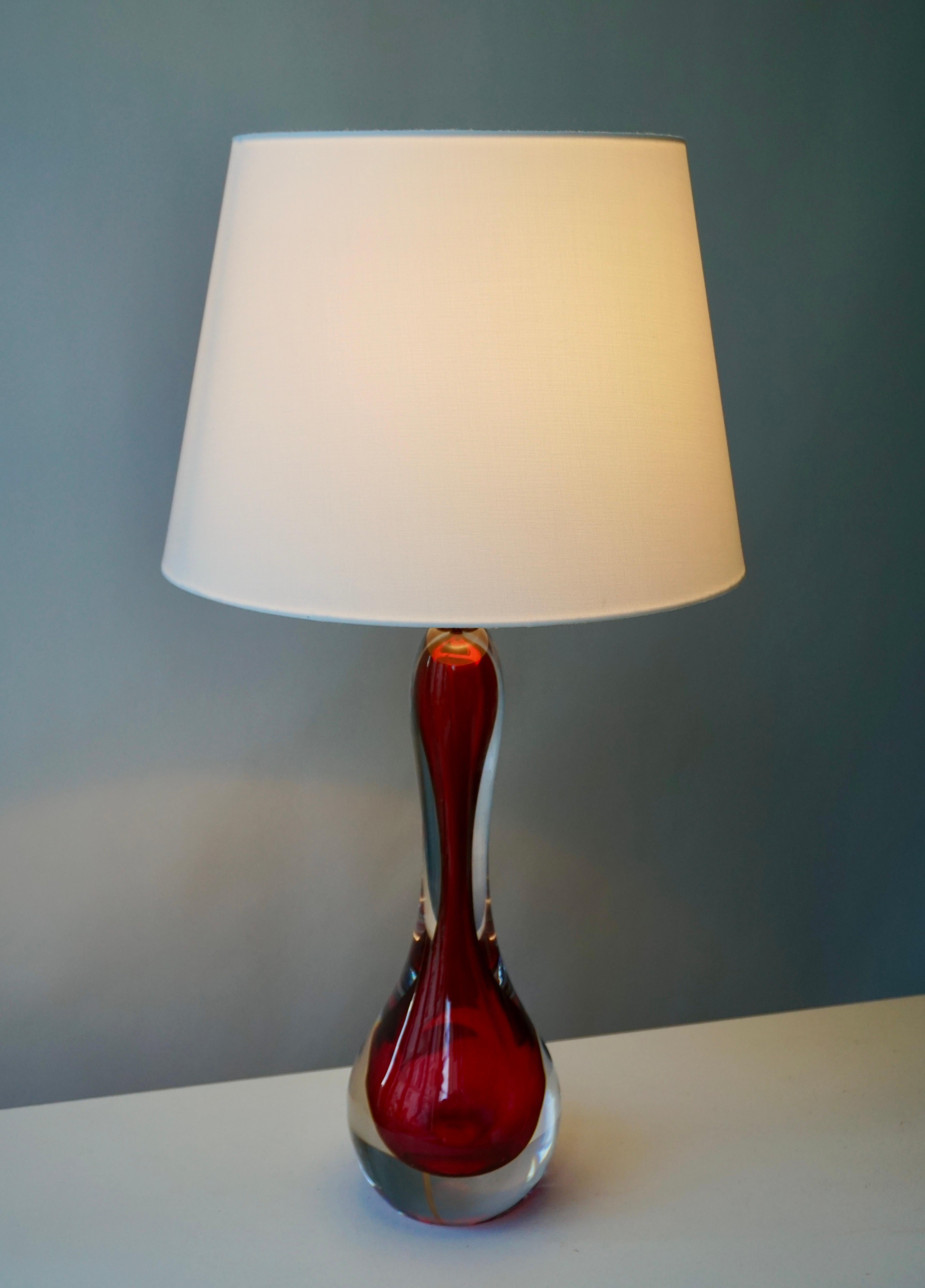 Lámpara de mesa italiana de cristal rojo de Murano Italiano en venta