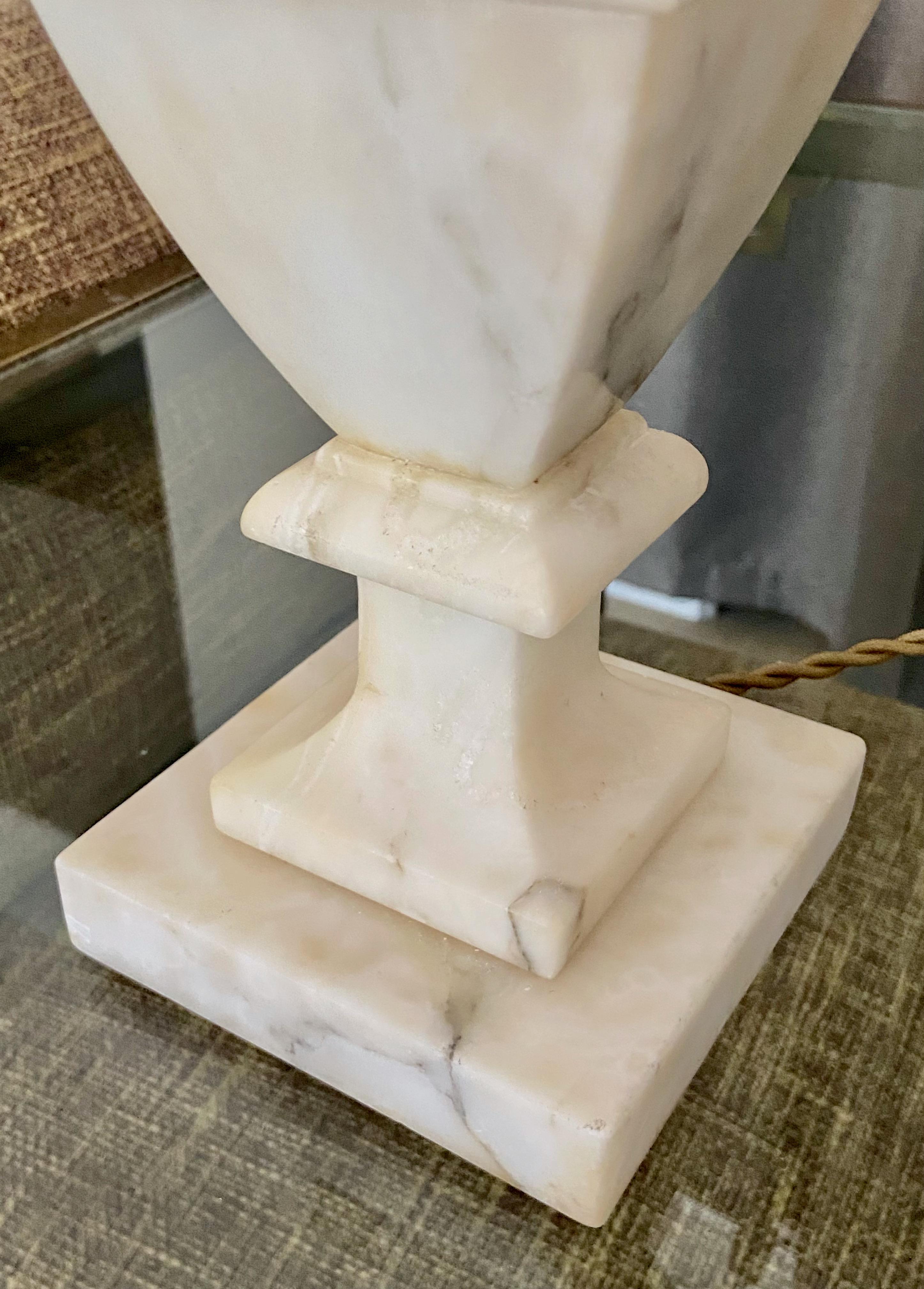 Single Neoclassic Greek Key Alabaster Table Lamp For Sale 4