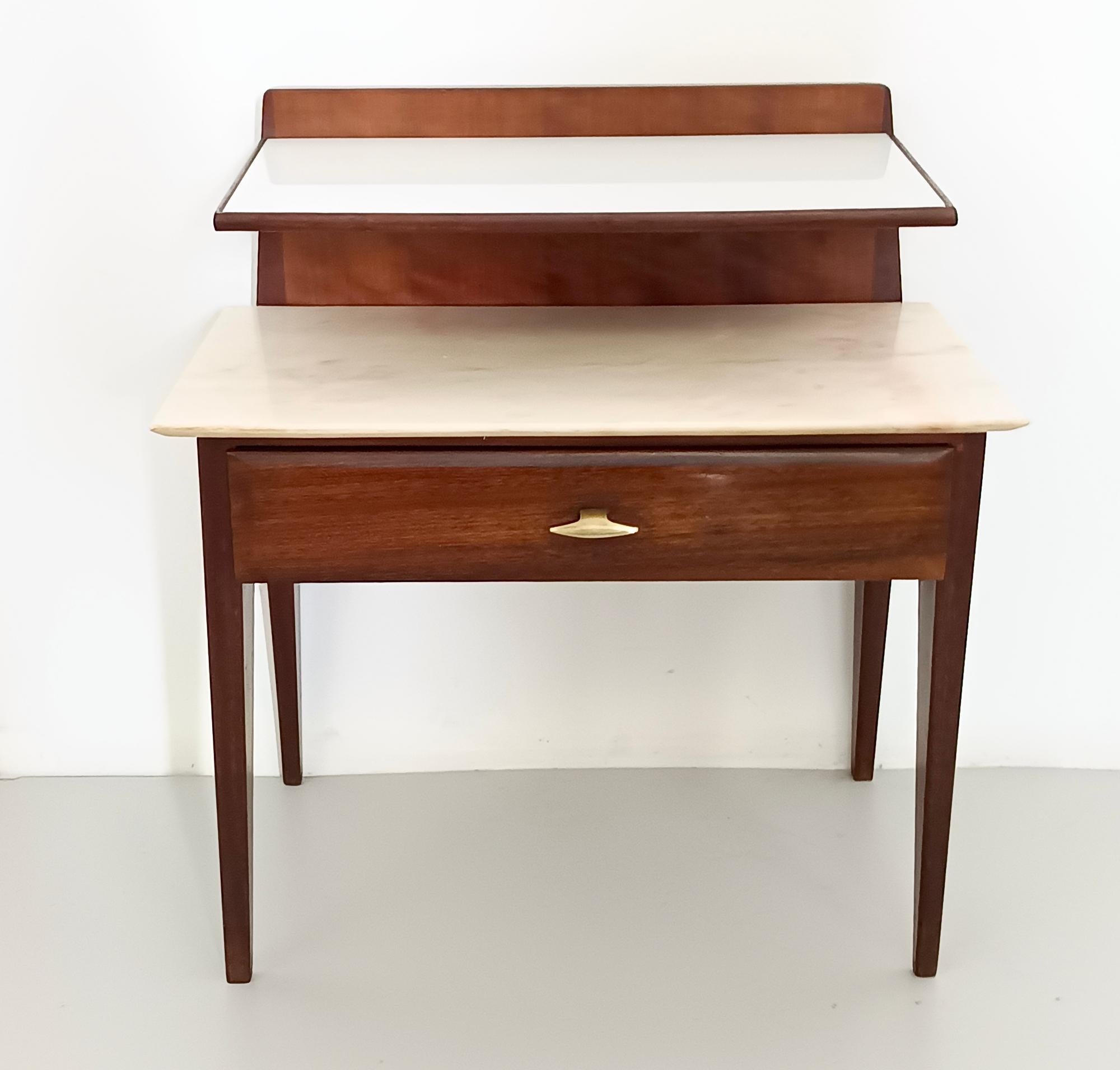 Mid-Century Modern Single Nightstand in the style of Giò Ponti with Glass and Marble Shelves, Italy For Sale