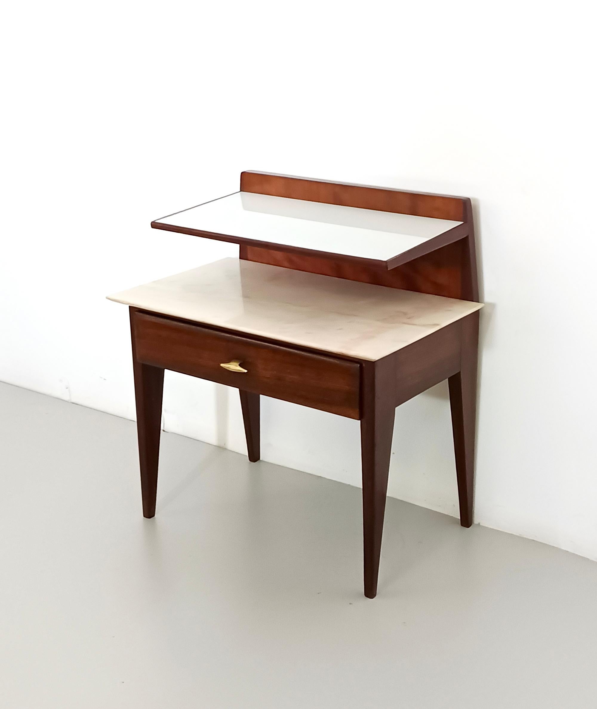 Italian Single Nightstand in the style of Giò Ponti with Glass and Marble Shelves, Italy For Sale