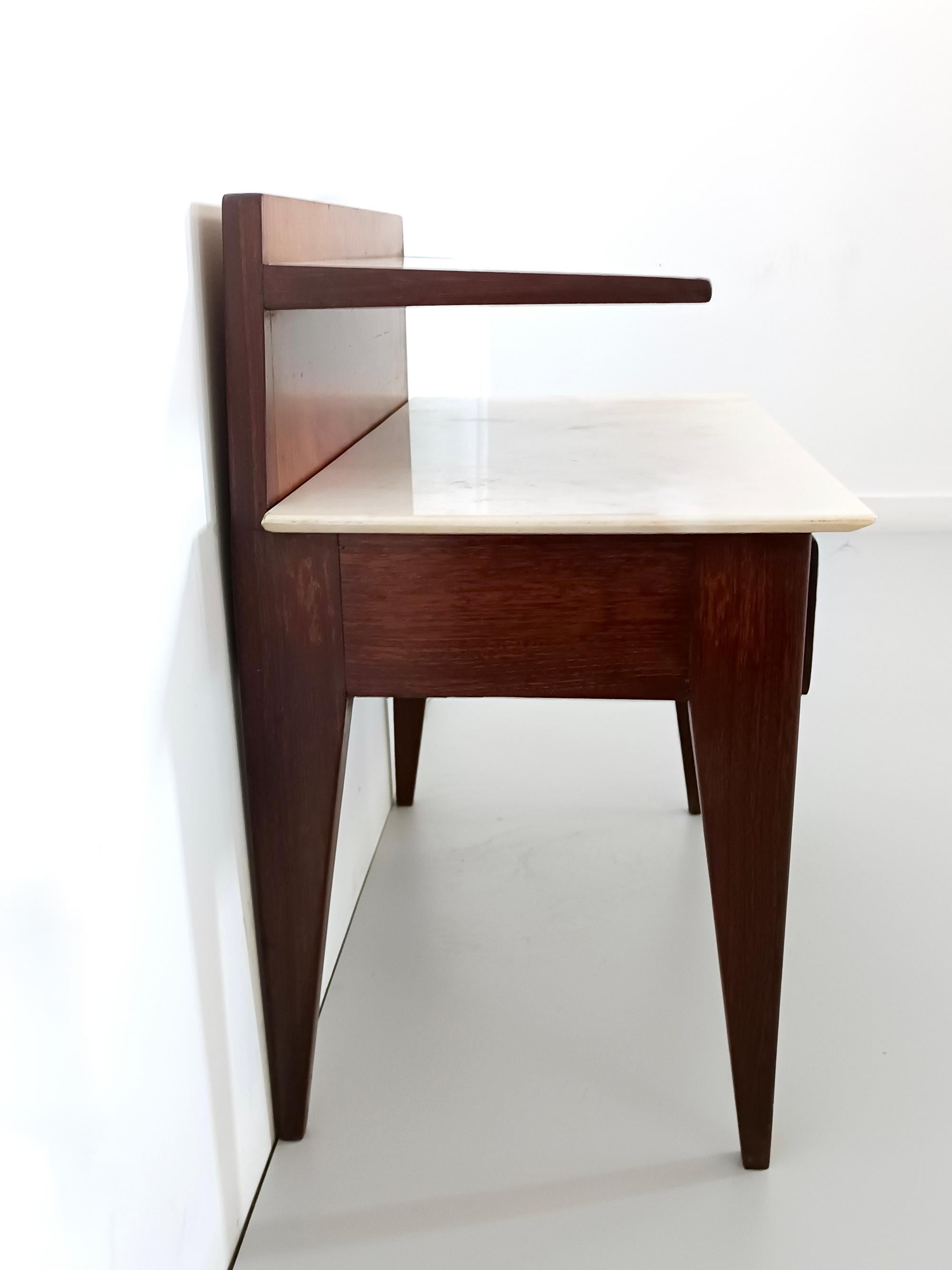 Single Nightstand in the style of Giò Ponti with Glass and Marble Shelves, Italy In Excellent Condition For Sale In Bresso, Lombardy