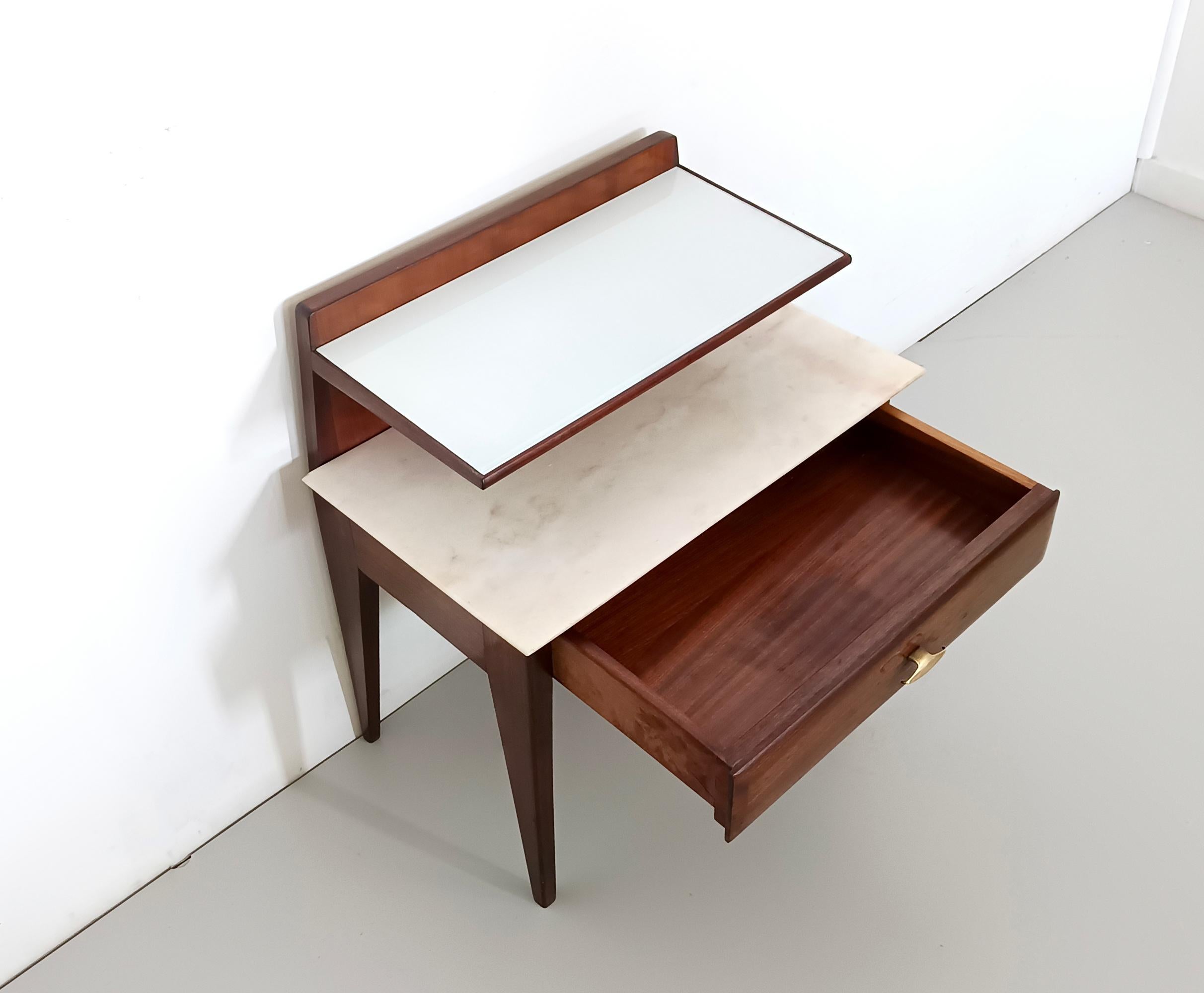 Mid-20th Century Single Nightstand in the style of Giò Ponti with Glass and Marble Shelves, Italy For Sale