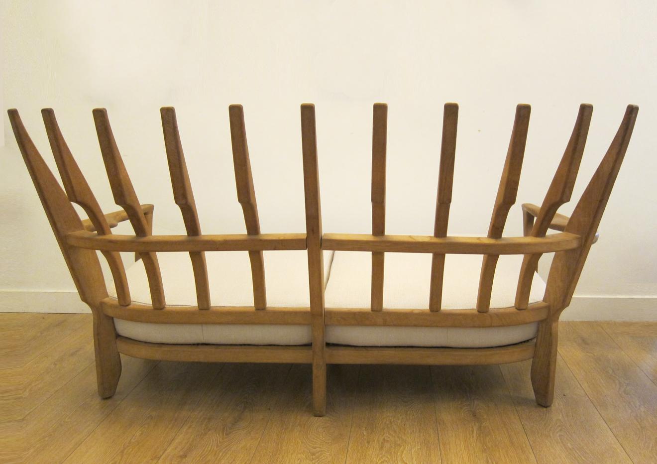 Mid-Century-Sofa aus Eiche von Guillerme et Chambron, Frankreich 1960 (Mitte des 20. Jahrhunderts) im Angebot