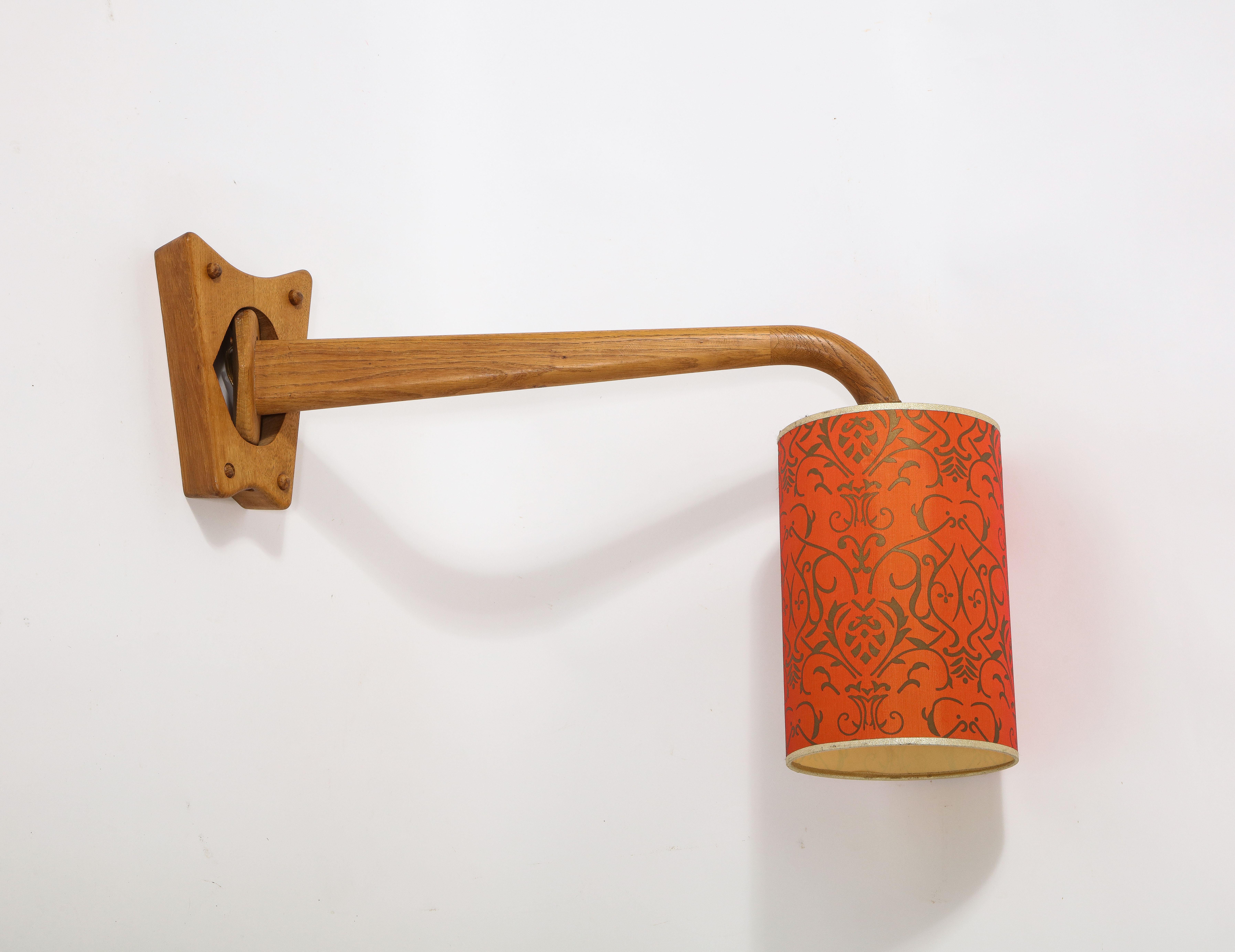 Guillerme et Chambron Single Oak Swing Arm Sconce, France 1950's In Good Condition For Sale In New York, NY