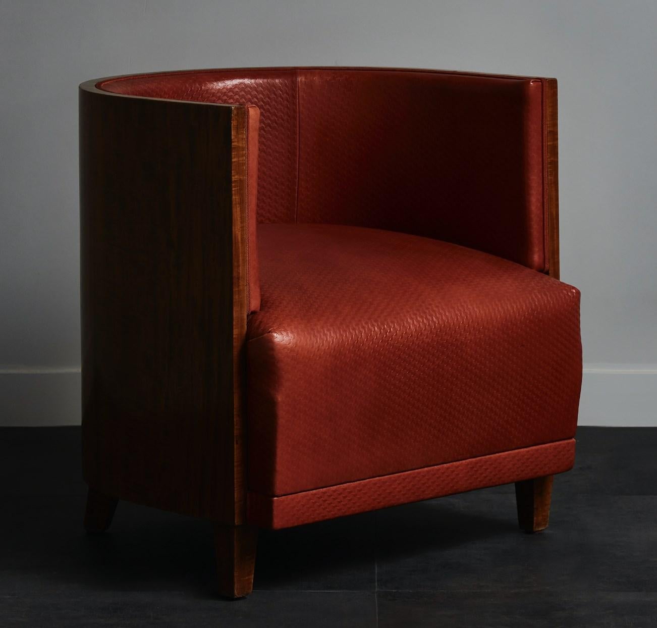 Old armchair in wood and havana leather.
France, 1930.
