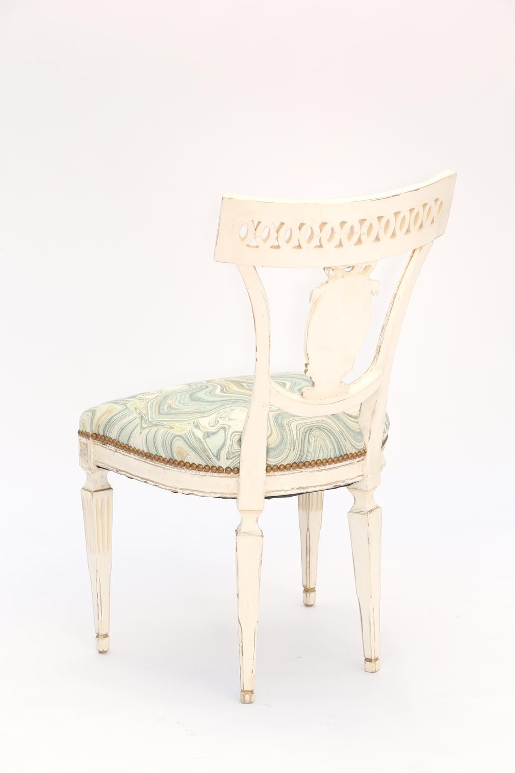 Single Painted Italian Classical Style Side Chair In Excellent Condition In West Palm Beach, FL