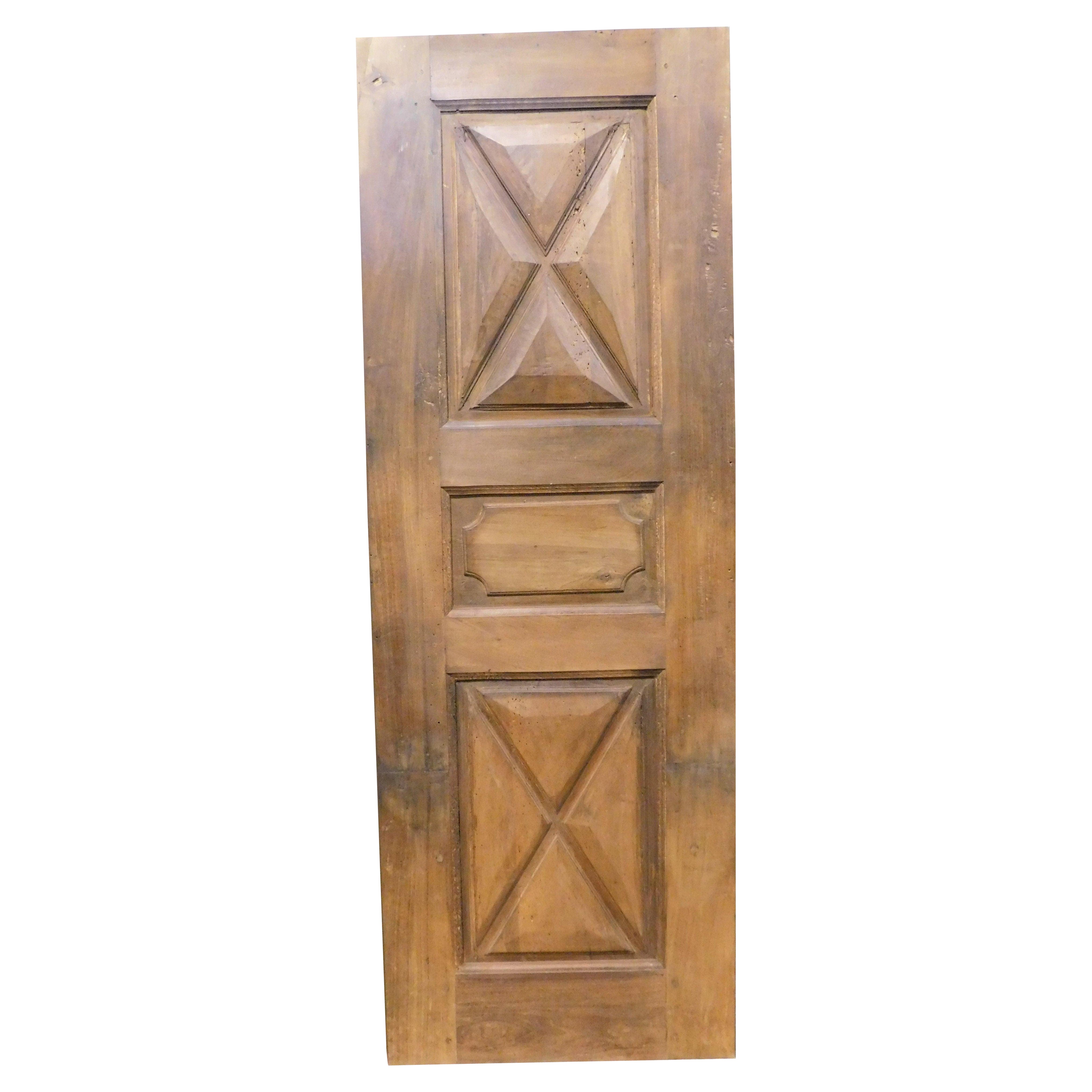 Porte à un seul panneau en noyer, sculptée au diamant, Italie