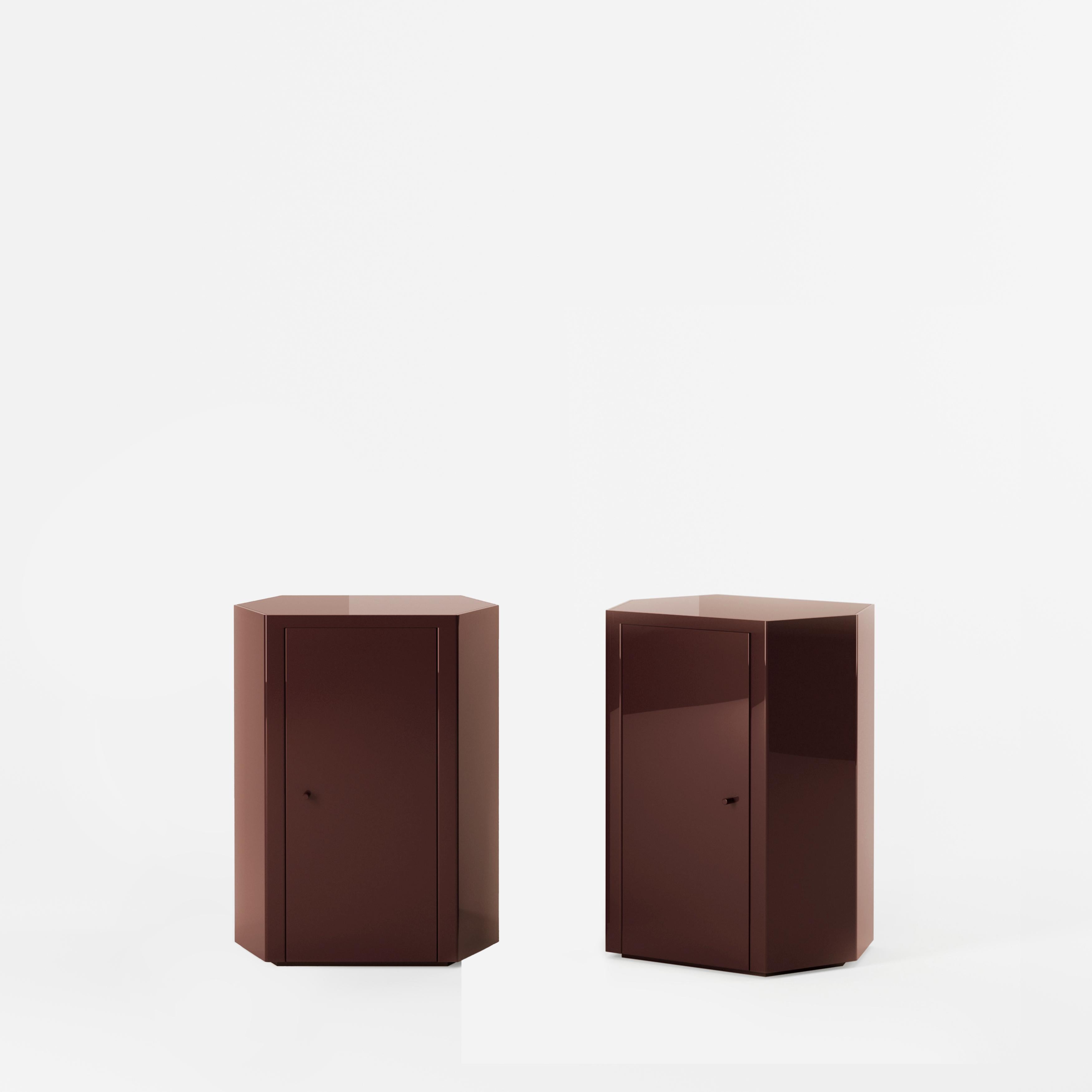 La table de nuit Park est l'incarnation même de l'artisanat exquis, avec des dimensions méticuleusement proportionnées et des détails exceptionnels qui en font un compagnon de chevet idéal. Nos pièces de mobilier sont conçues avec soin pour devenir