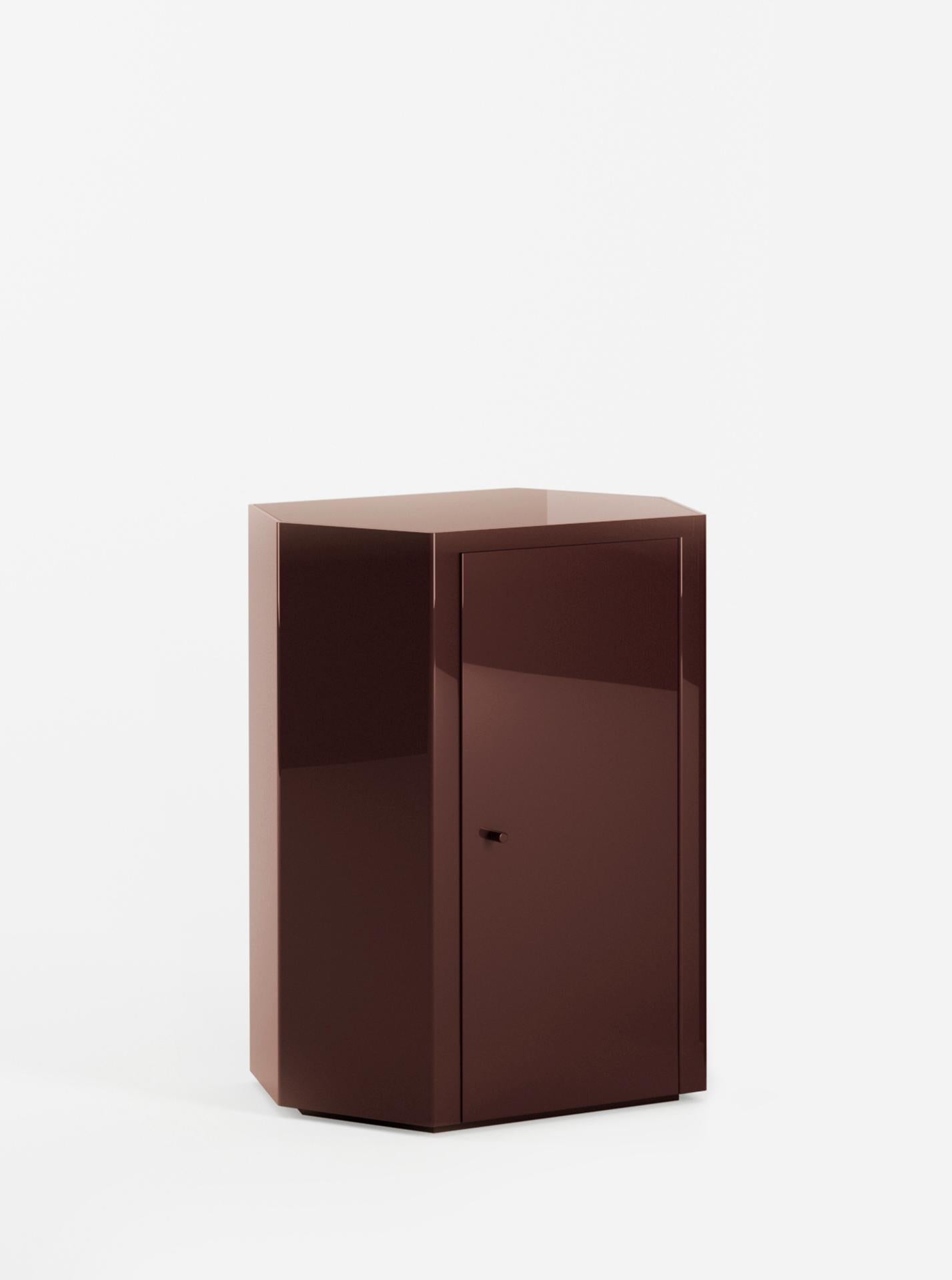 Poli Single Park Night Stand (à droite) en laque Noir Oxblood par Yaniv Chen pour Lemon en vente