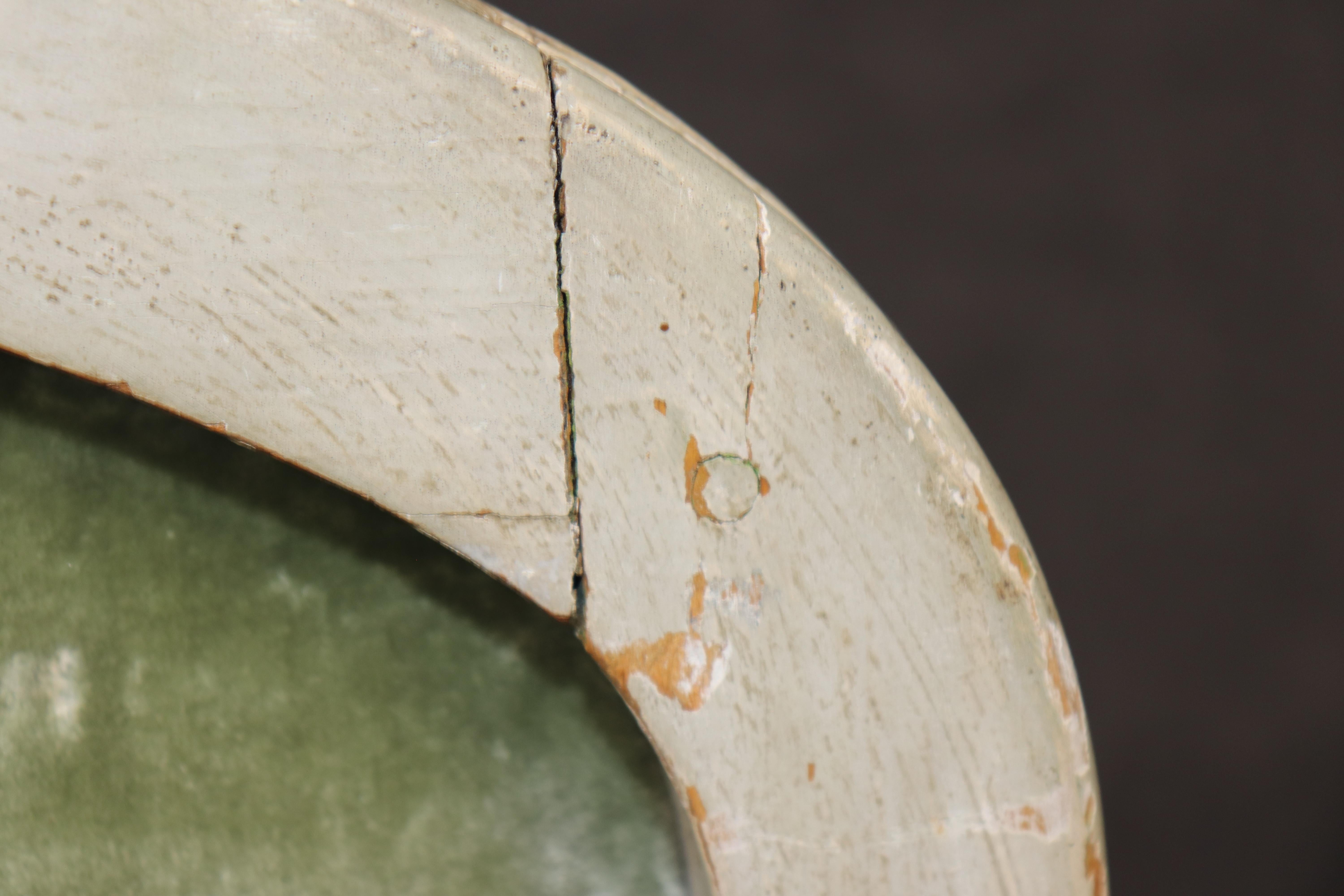 Einzelner französischer Bergere-Sessel im Stil von Louis XV mit cremefarbenem Samt bemalt im Angebot 8