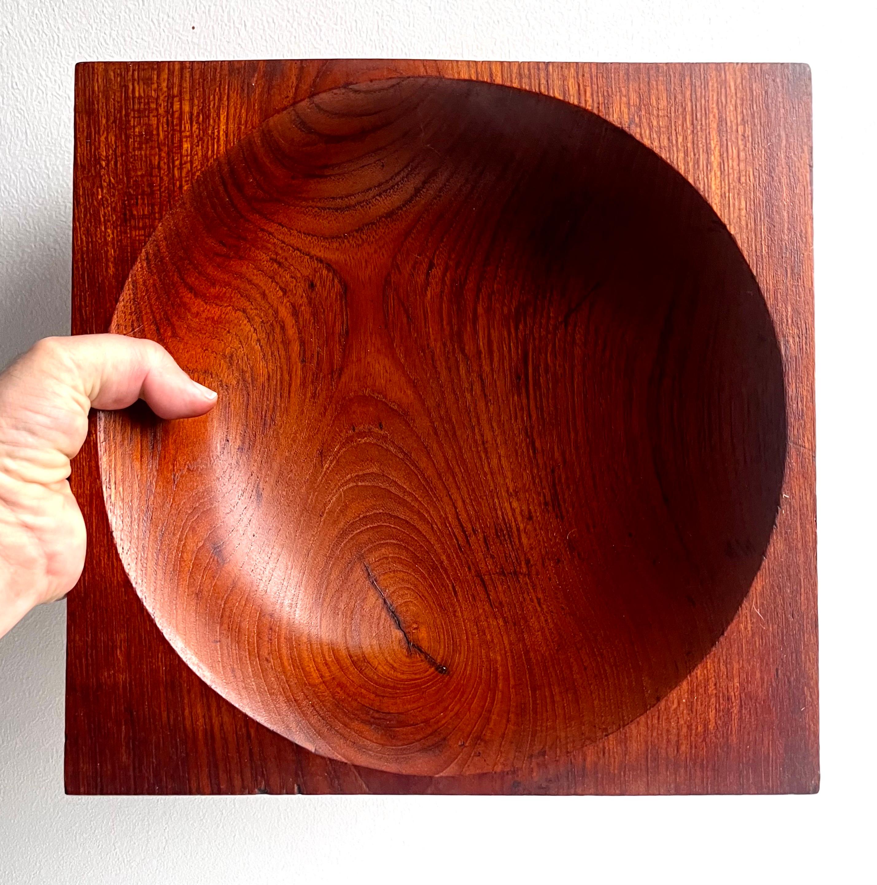 Ciotola in teak in un unico pezzo 