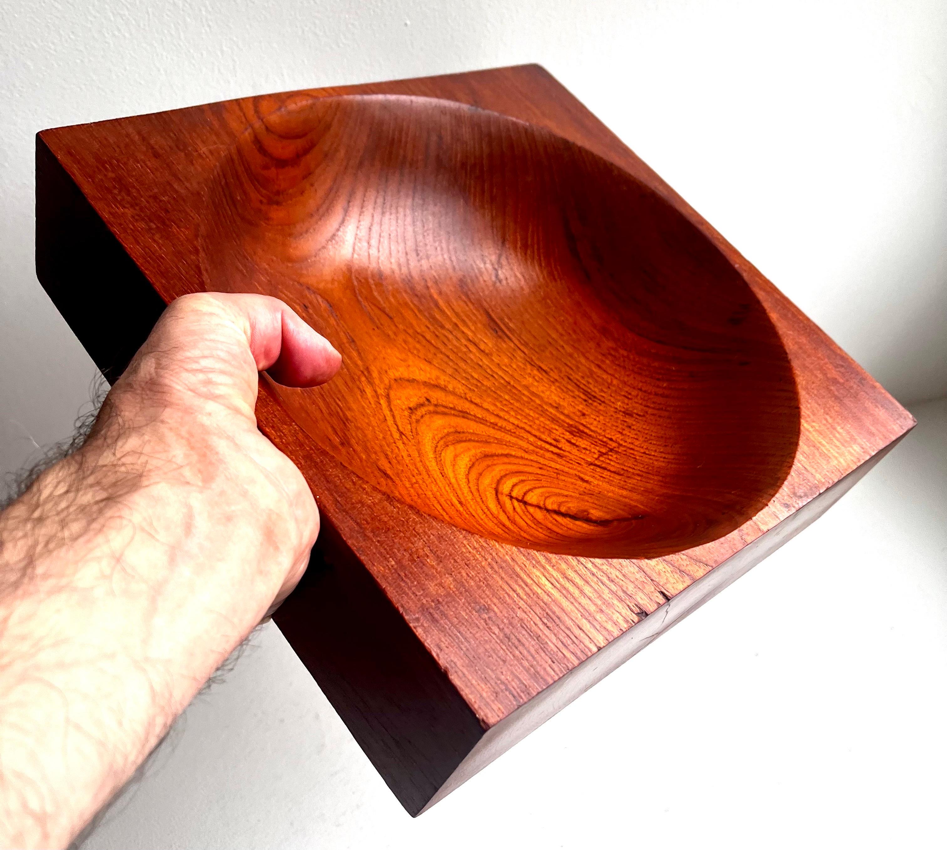 Ciotola in teak in un unico pezzo 