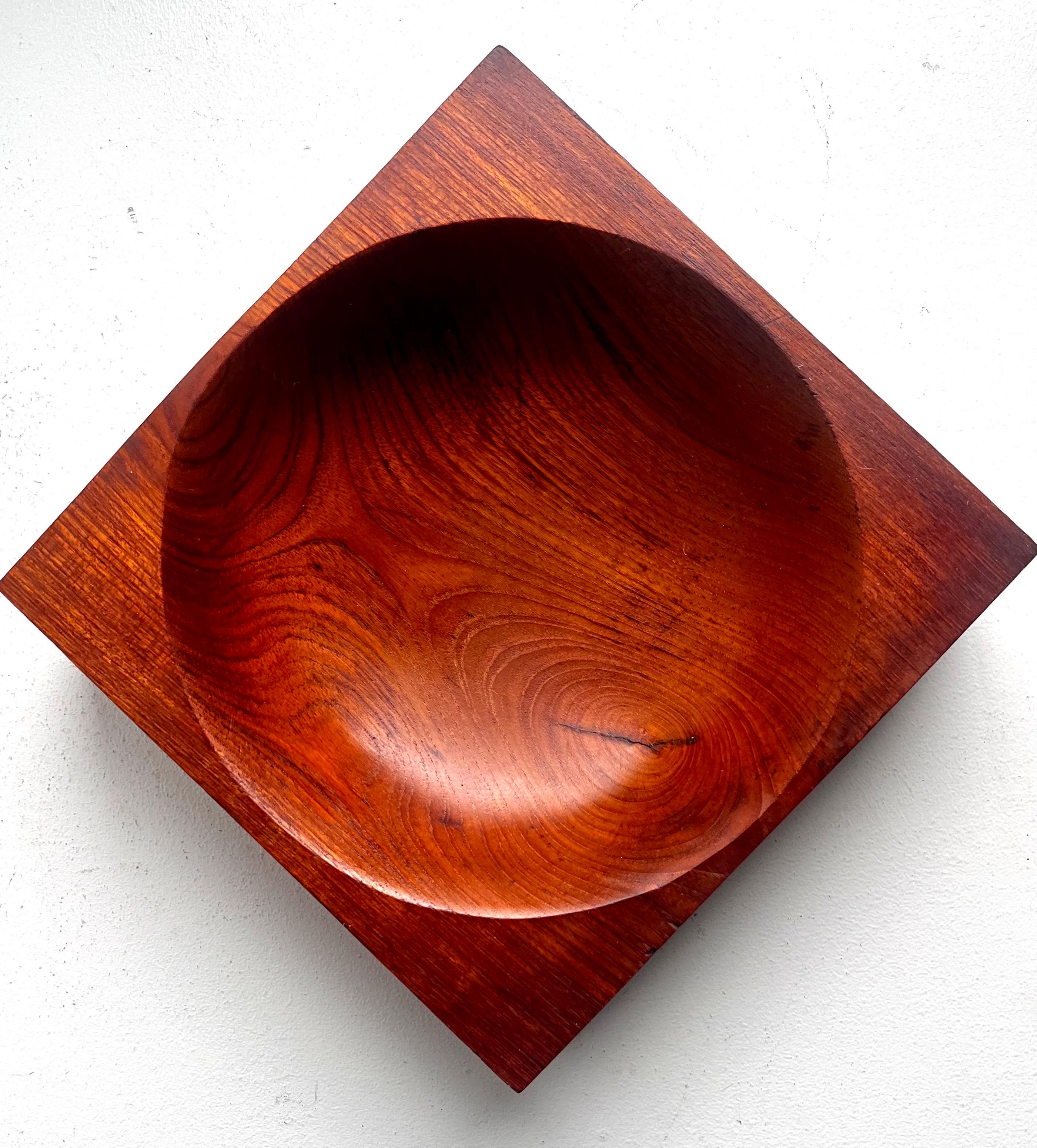 Ciotola in teak in un unico pezzo 