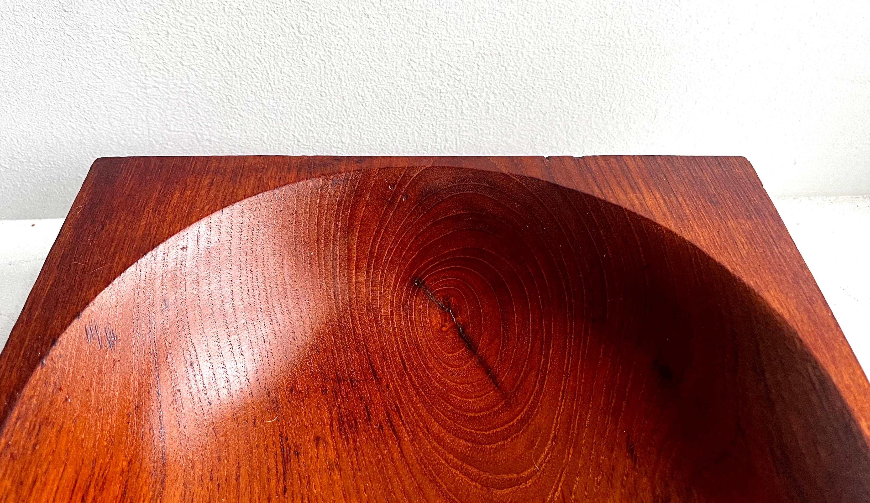 Ciotola in teak in un unico pezzo 