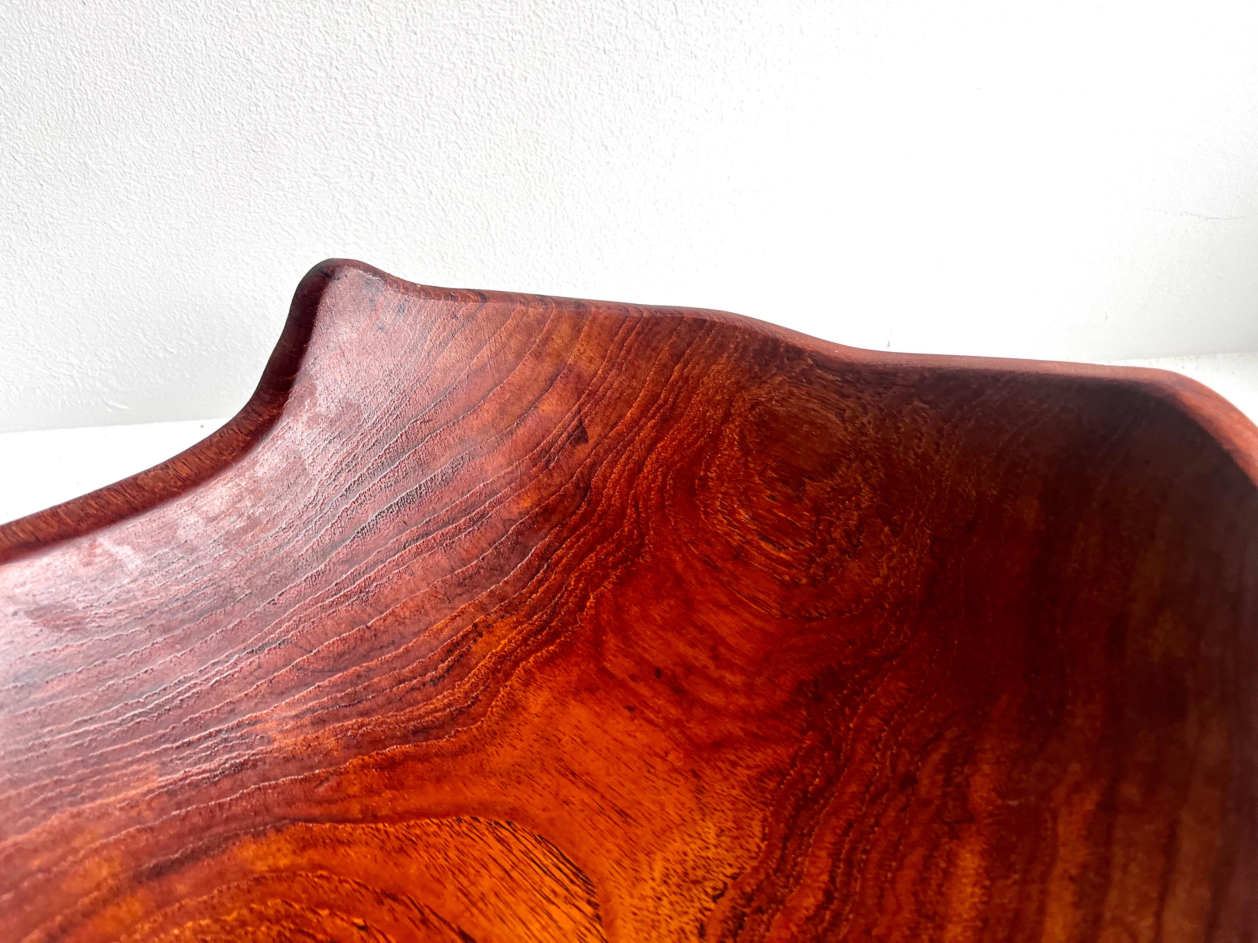 Ciotola in legno a bordo libero in un unico pezzo, artista sconosciuto, anni '70 in vendita 3