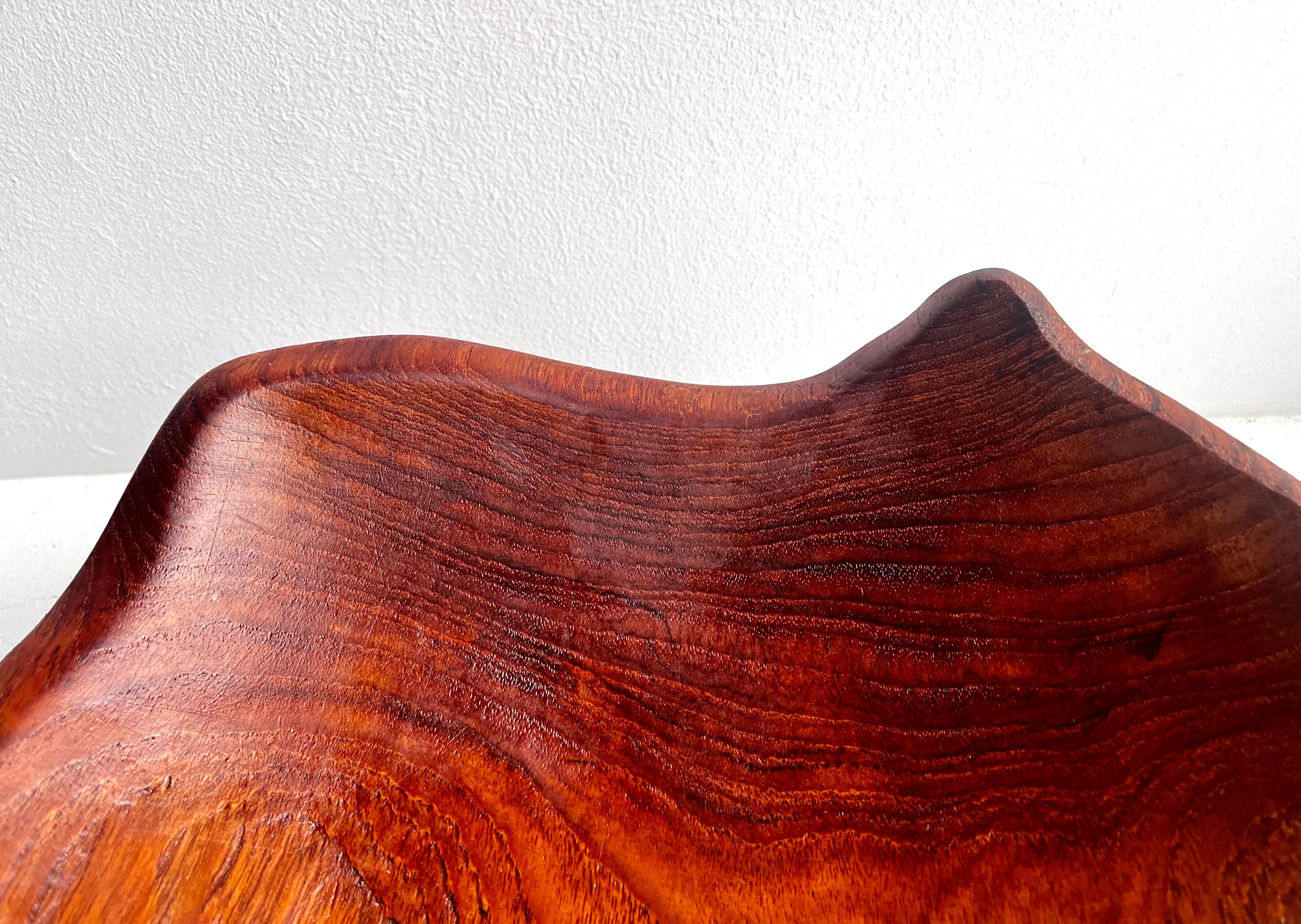 Ciotola in legno a bordo libero in un unico pezzo, artista sconosciuto, anni '70 in vendita 4