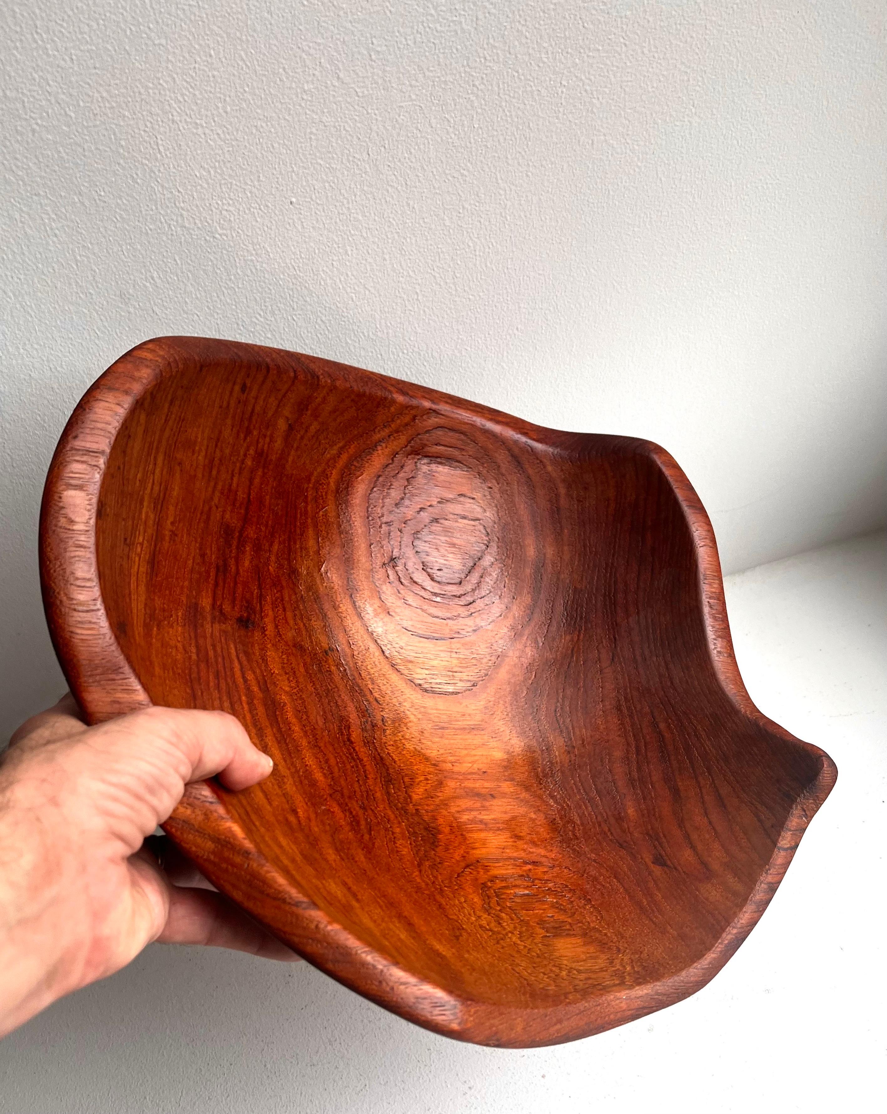 Ciotola in legno a bordo libero in un unico pezzo, artista sconosciuto, anni '70 in vendita 5