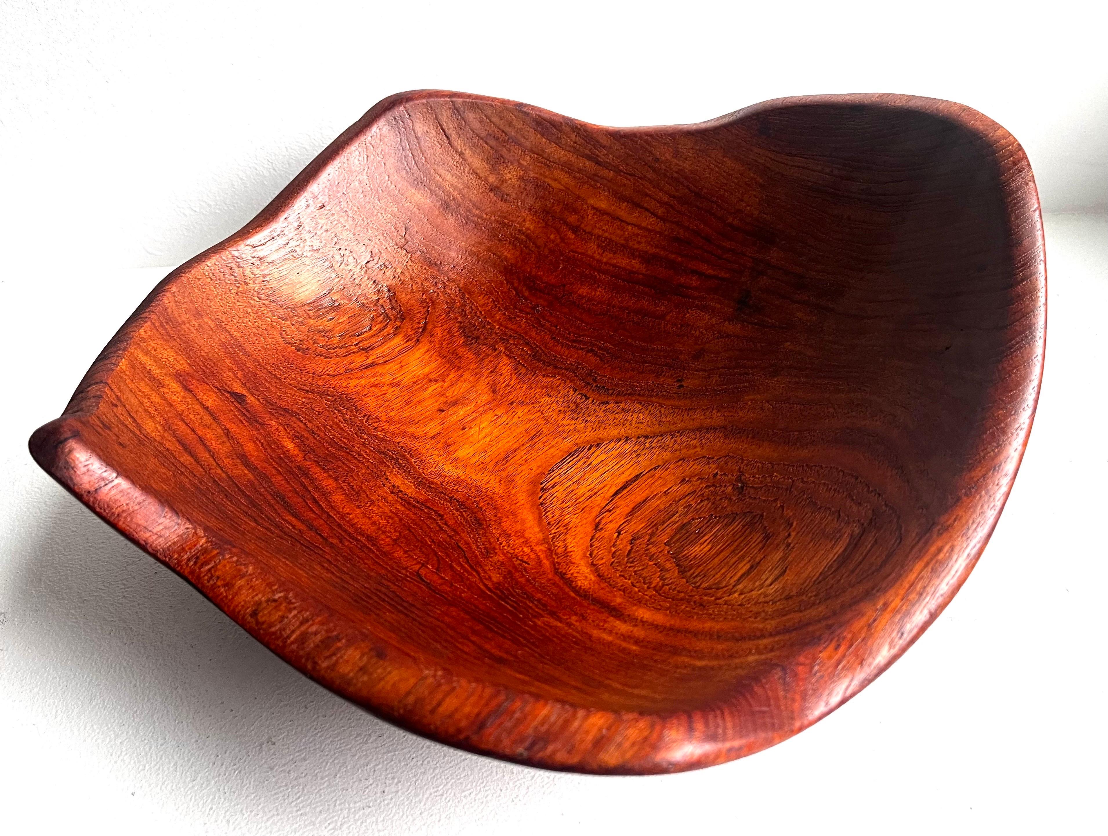 Americano Ciotola in legno a bordo libero in un unico pezzo, artista sconosciuto, anni '70 in vendita