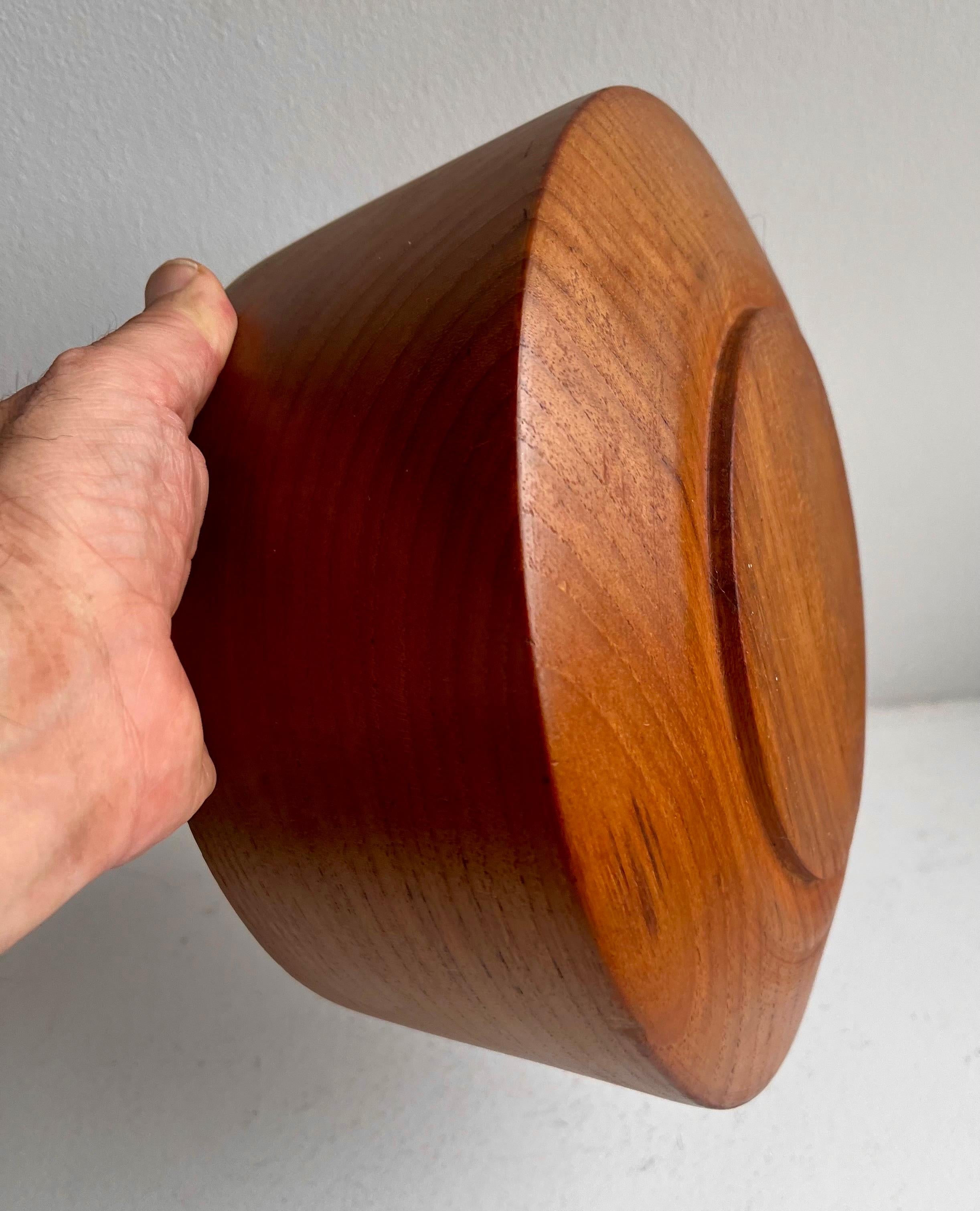 Ciotola in teak a profilo affusolato in un unico pezzo, artista sconosciuto, anni '70 in vendita 3