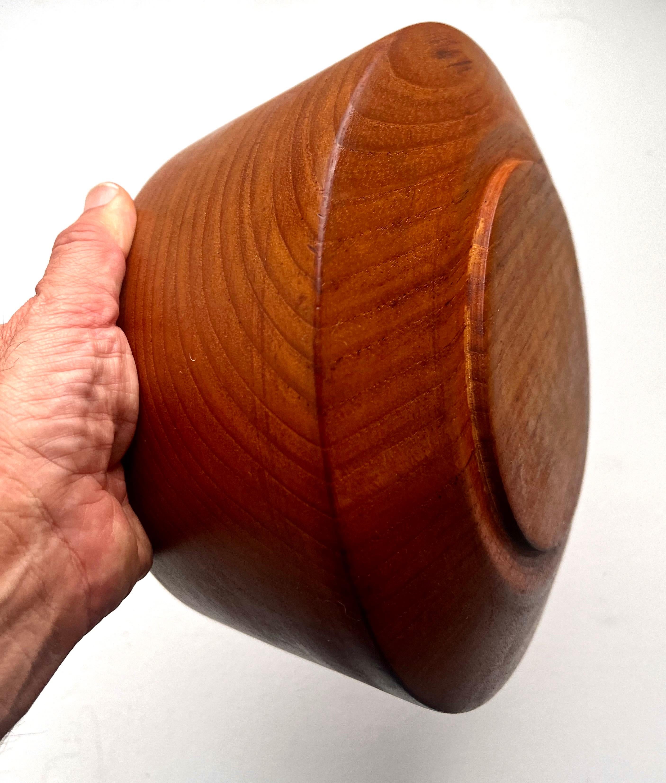 Ciotola in teak a profilo affusolato in un unico pezzo, artista sconosciuto, anni '70 in vendita 4