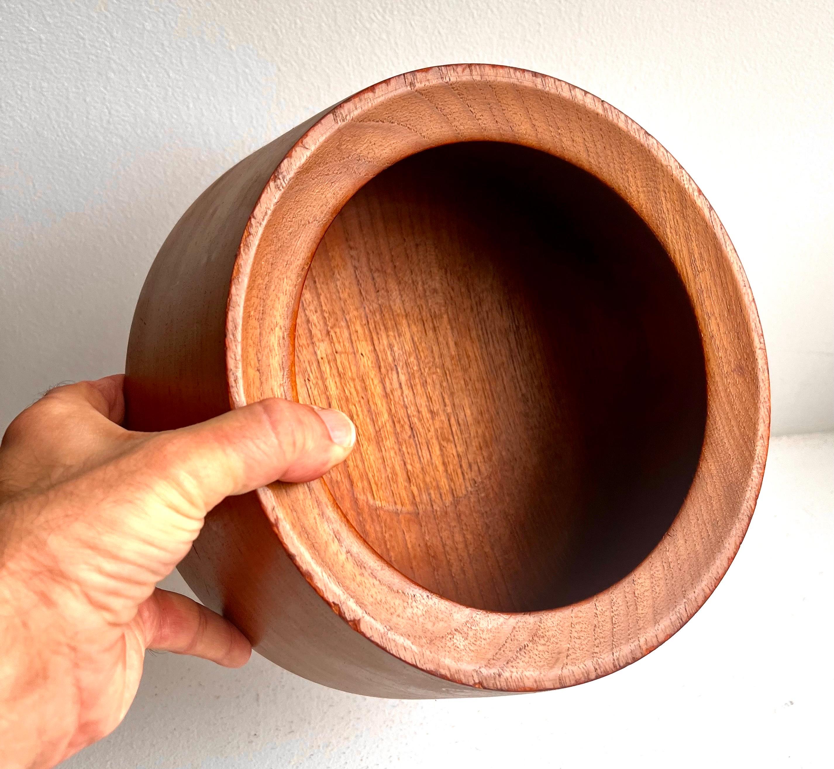 Ciotola in teak a profilo affusolato in un unico pezzo, artista sconosciuto, anni '70 in vendita 1