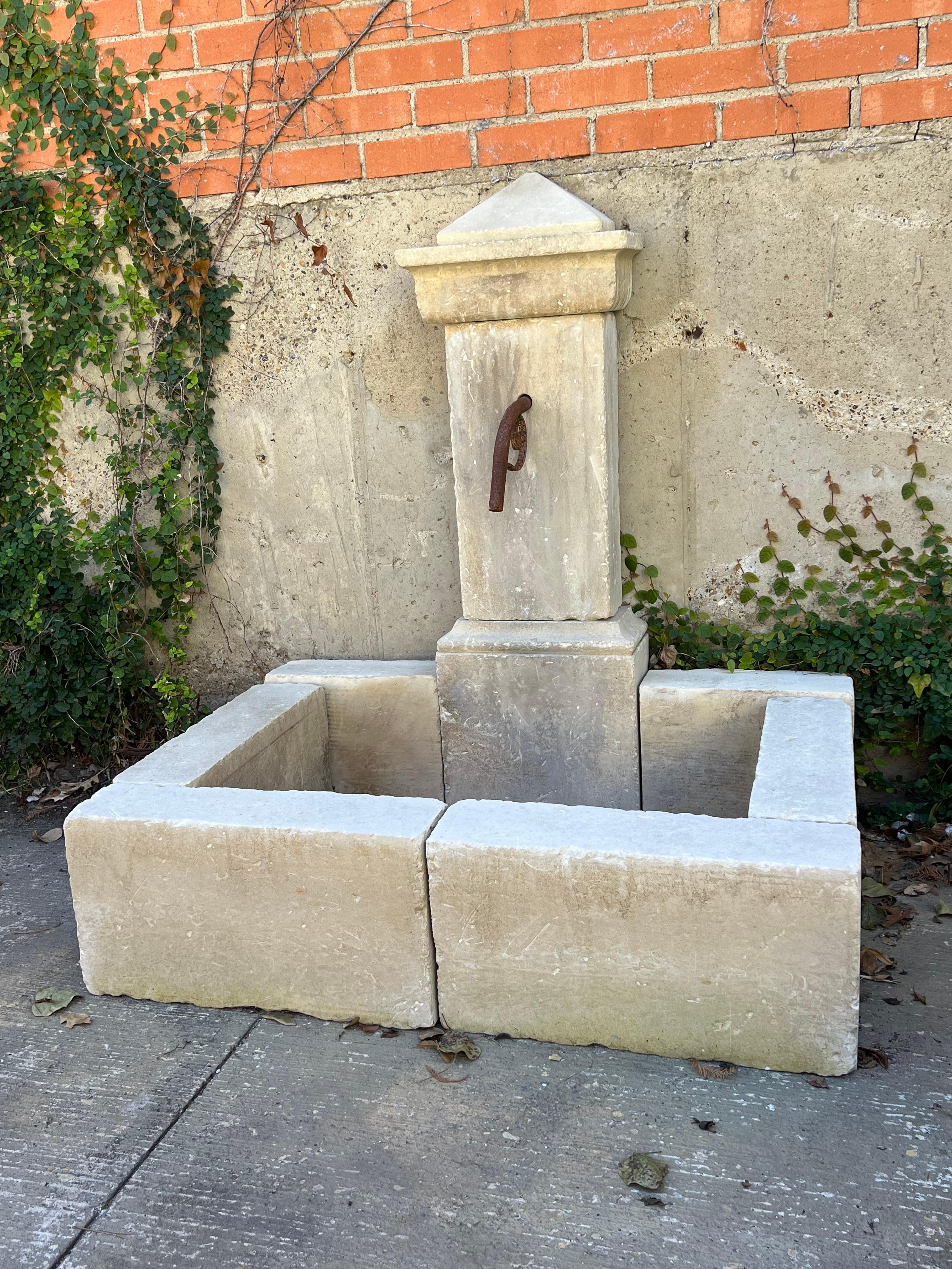 Single Pillar Carved Limestone Wall Fountain From Southern Italy In Good Condition For Sale In Dallas, TX