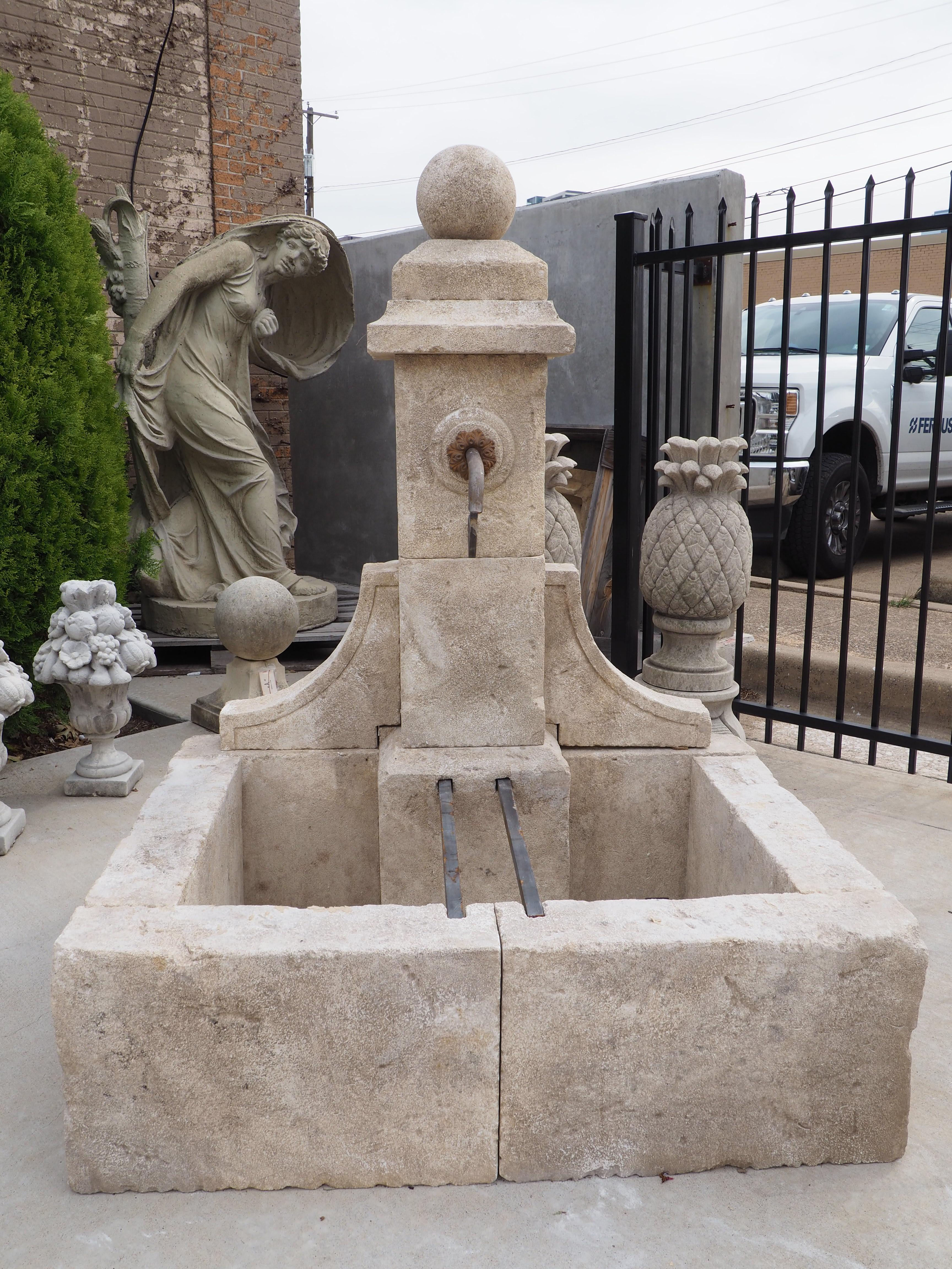 Hand-carved in Provence, France, from 14 pieces of limestone, this single pillar garden fountain features subtle curves, adding elegance to the linear rectangular basin.

A ball finial with a flattened bottom rests on top of a rectangular plinth
