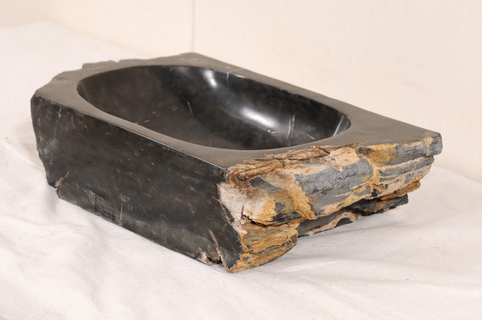 Single Polished Black Petrified Wood Sink In Good Condition In Atlanta, GA