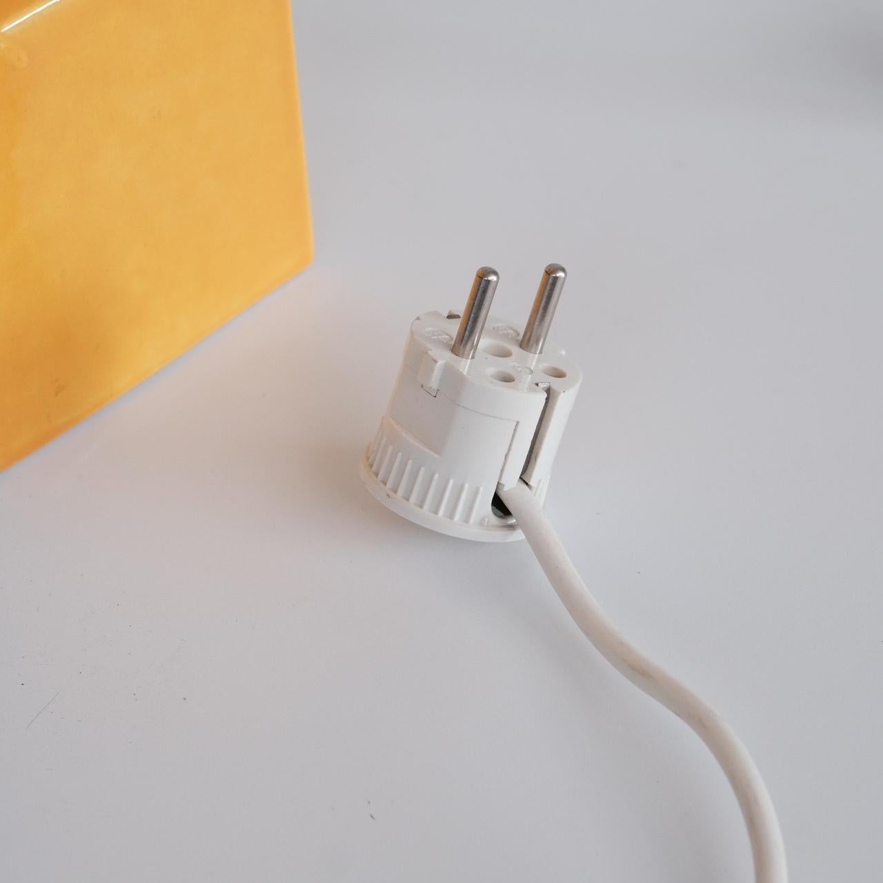 Single Pop Yellow Ceramic Mid-Century Belgium Table Lamp In Good Condition For Sale In London, GB